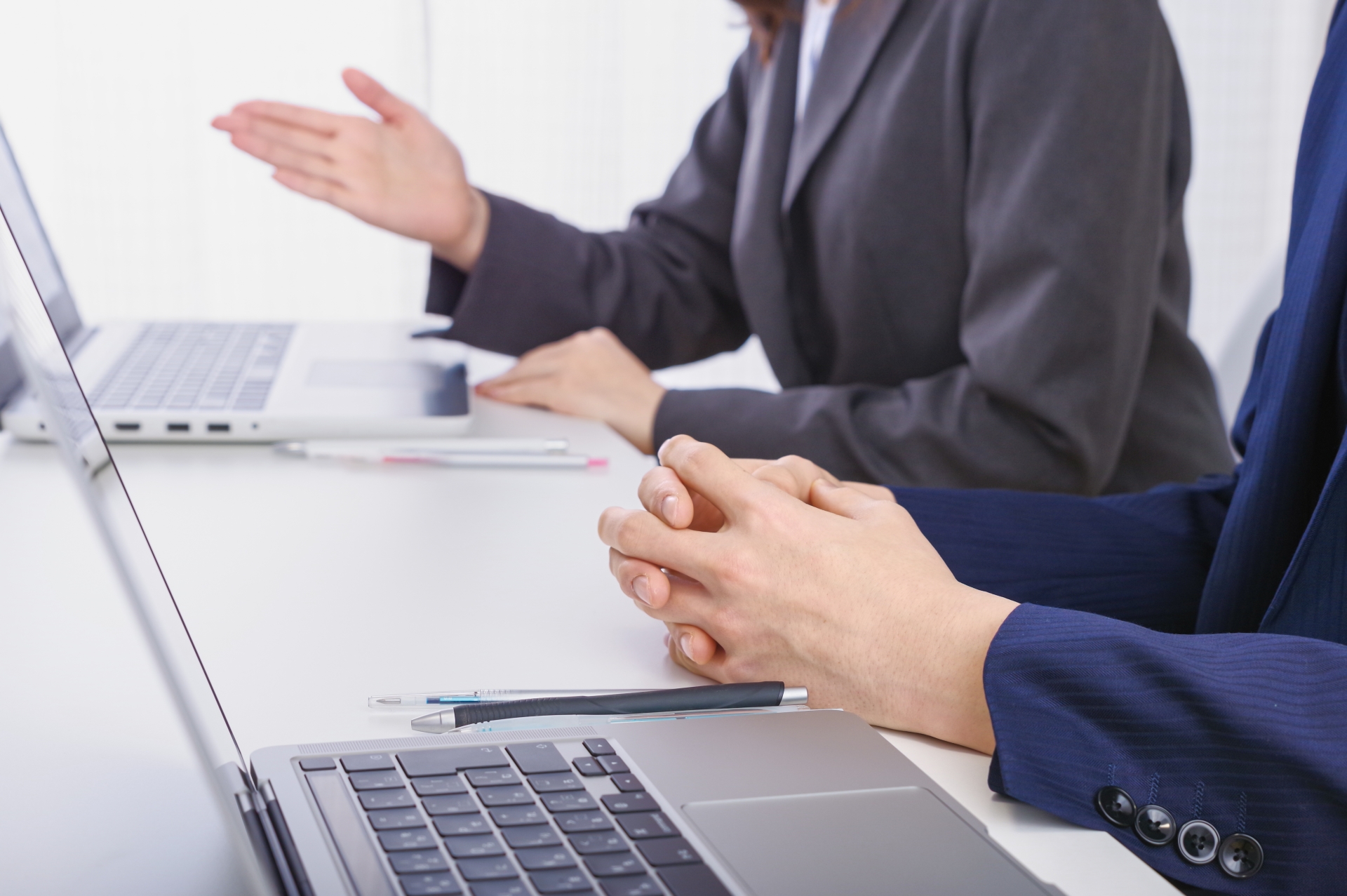 一名女網友看平均薪約5萬，但發現週遭朋友卻只有3萬5至4萬，感嘆自己低薪同溫層太厚，但也釣出擔任老師、軍人的網友回覆，其實很多工作的月薪都超過5萬元，重點是願不願意做，圖為示意圖。（翻攝自PhotoAC圖庫） 