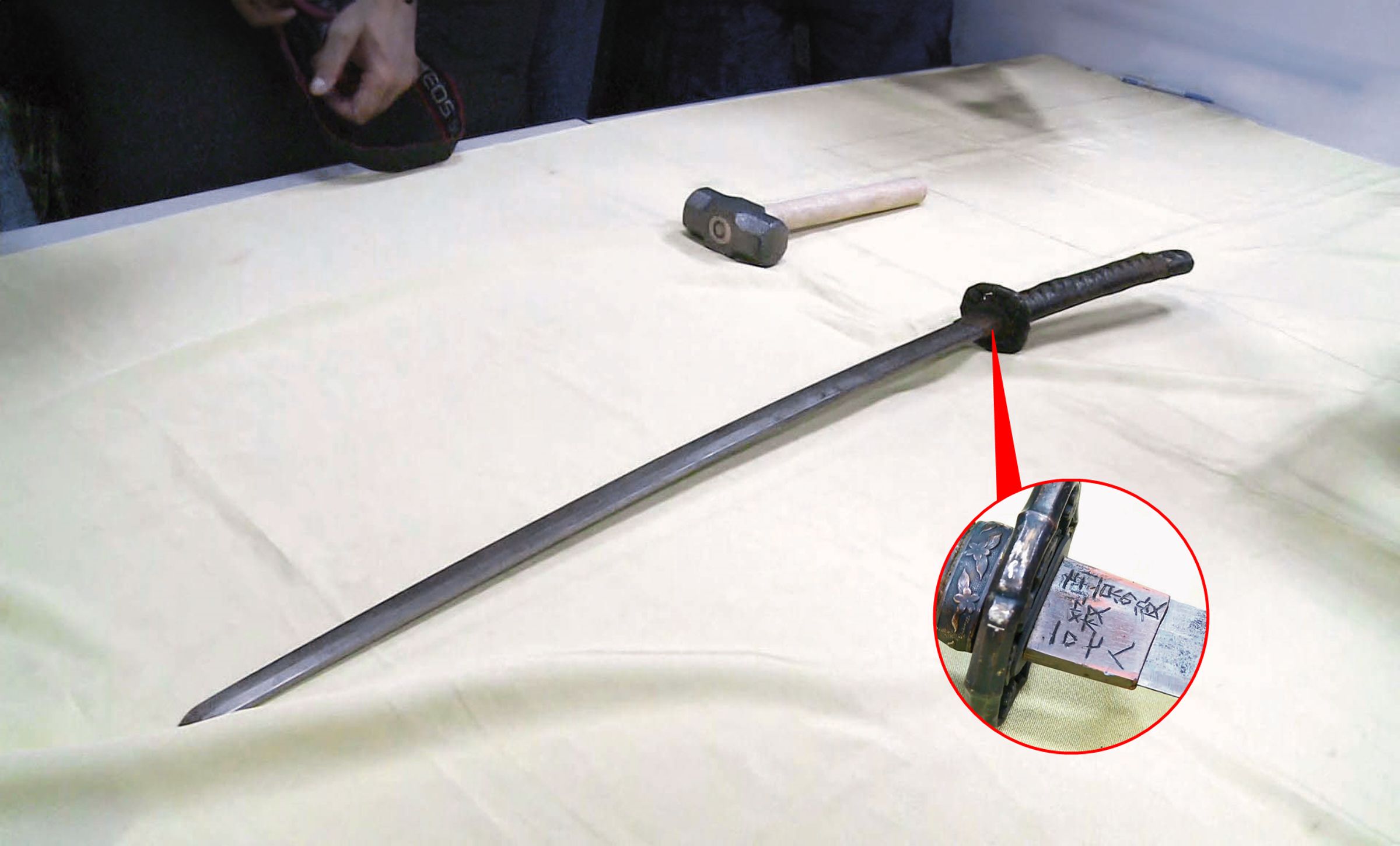 凶手辯稱遭刻有「南京之役殺一○七人」軍刀的刀下冤魂附身犯案。（東森新聞提供）