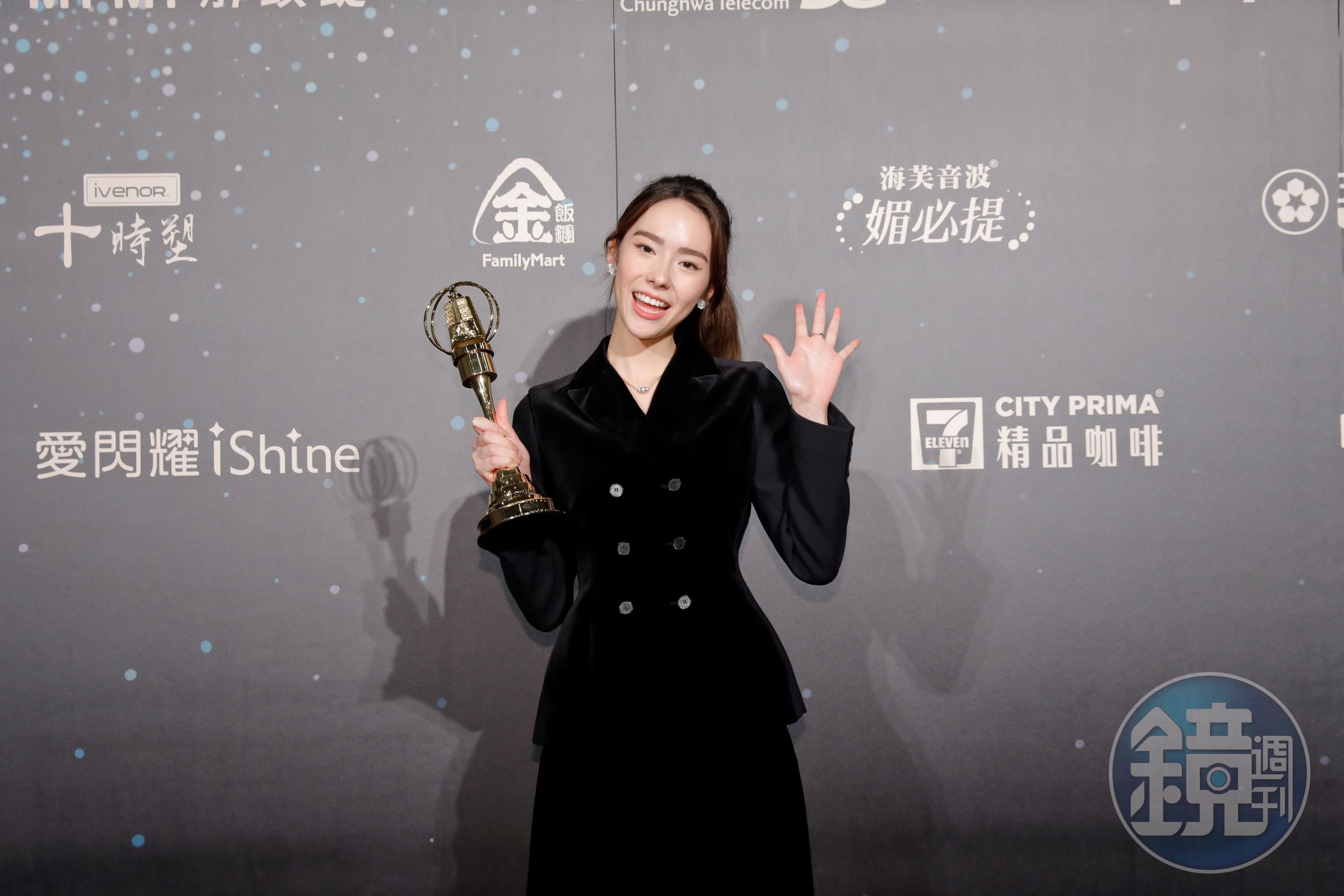 林奕嵐以《她和她的她》拿下迷你劇集最佳新人獎。