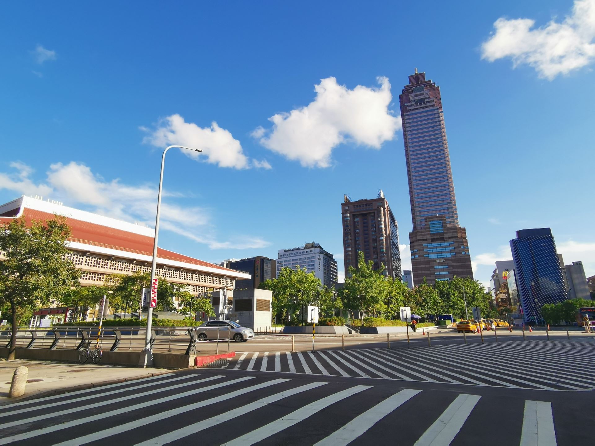 永慶房產集團統計台北車站捷運通勤10分鐘內的捷運站點房市表現。