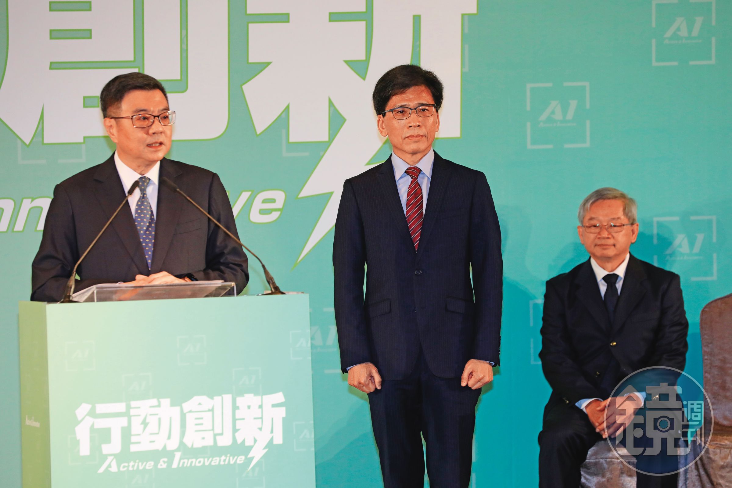 無論是中信金或台新金要合併新光金，都要取得金管會許可。右為新任金管會主委彭金隆。