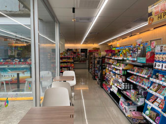 一名超商店員疑似A錢,被發現有少開發票、金額缺漏、私藏發票等情形;示意圖,與當事人無關。(翻攝自萊爾富官網)