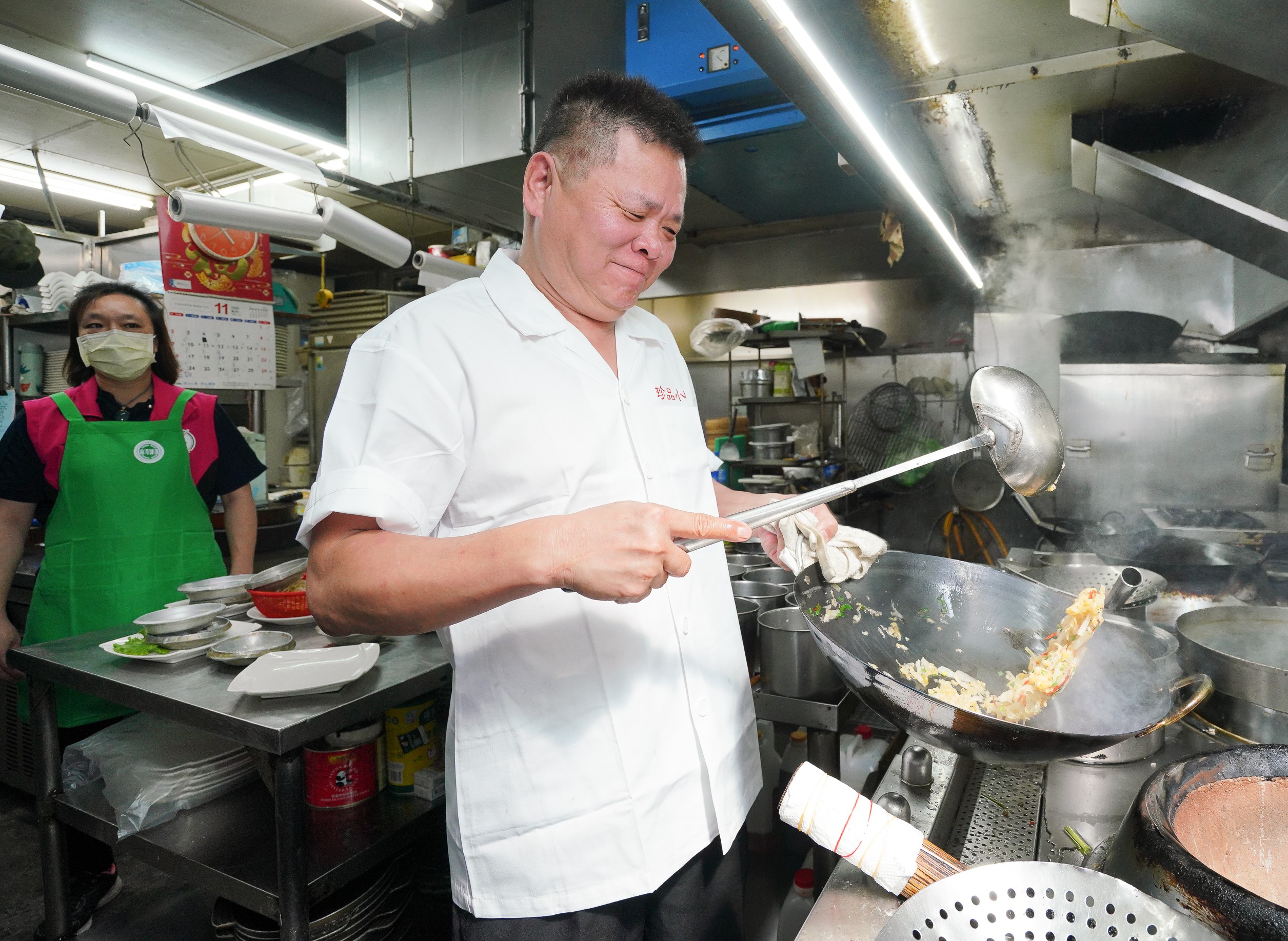 黃朱華與李淑燕，結婚三十多年至今還沒拍婚紗，2人連休假都要輪流。