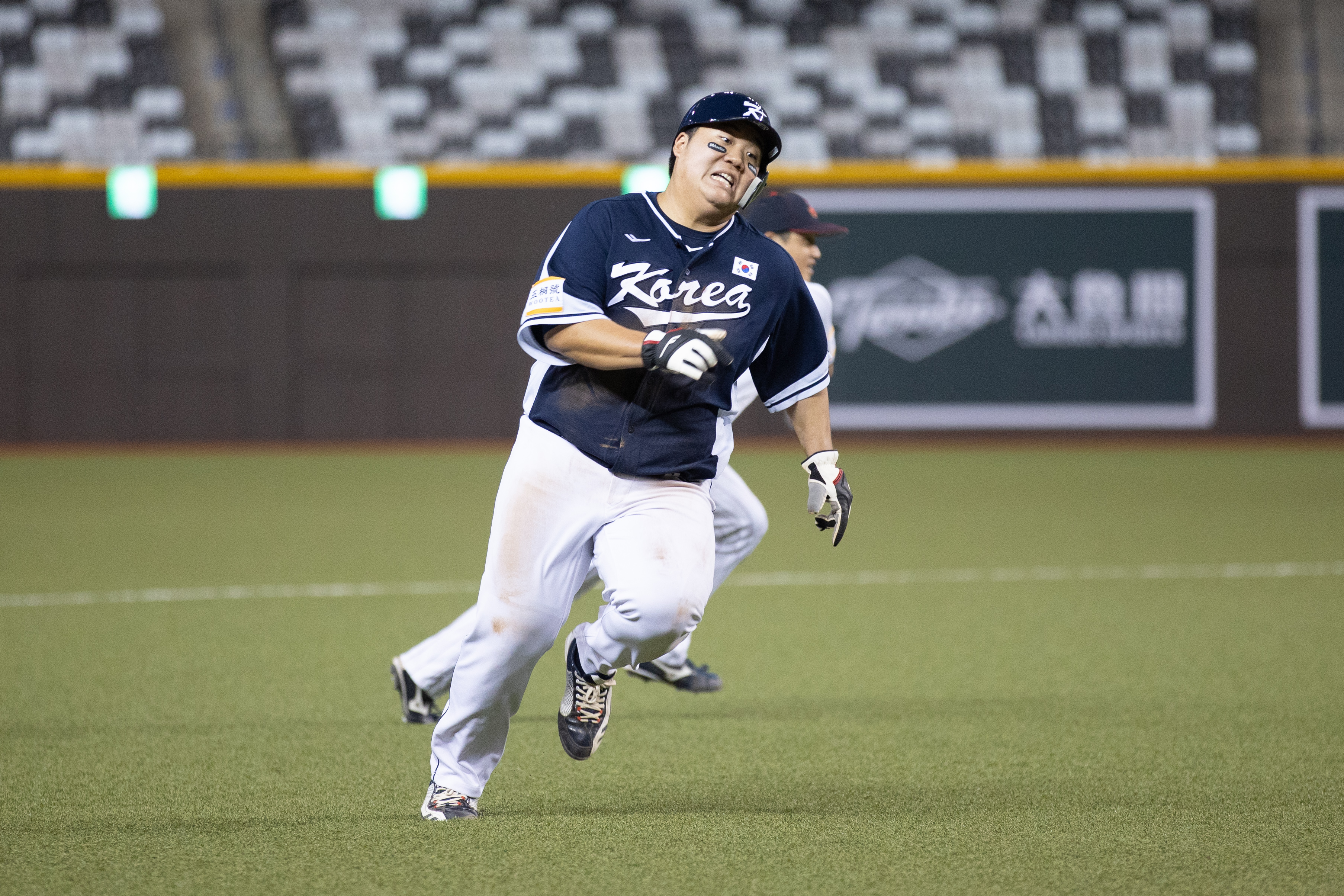 金凡錫扛出台北大巨蛋首轟，歷史留名。（中華棒協提供）