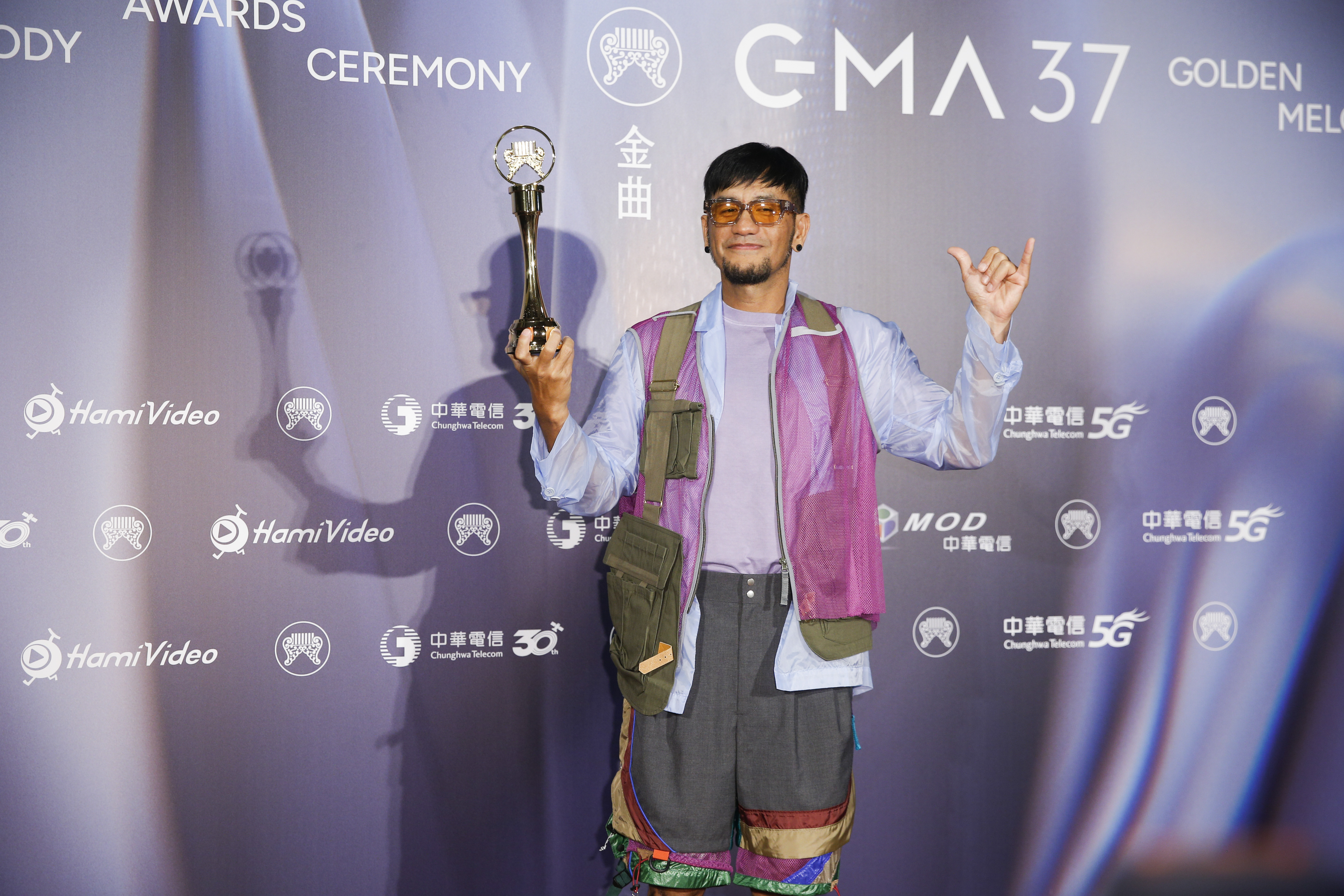 張震嶽以〈浪人的…〉奪得金曲37最佳作曲人獎。