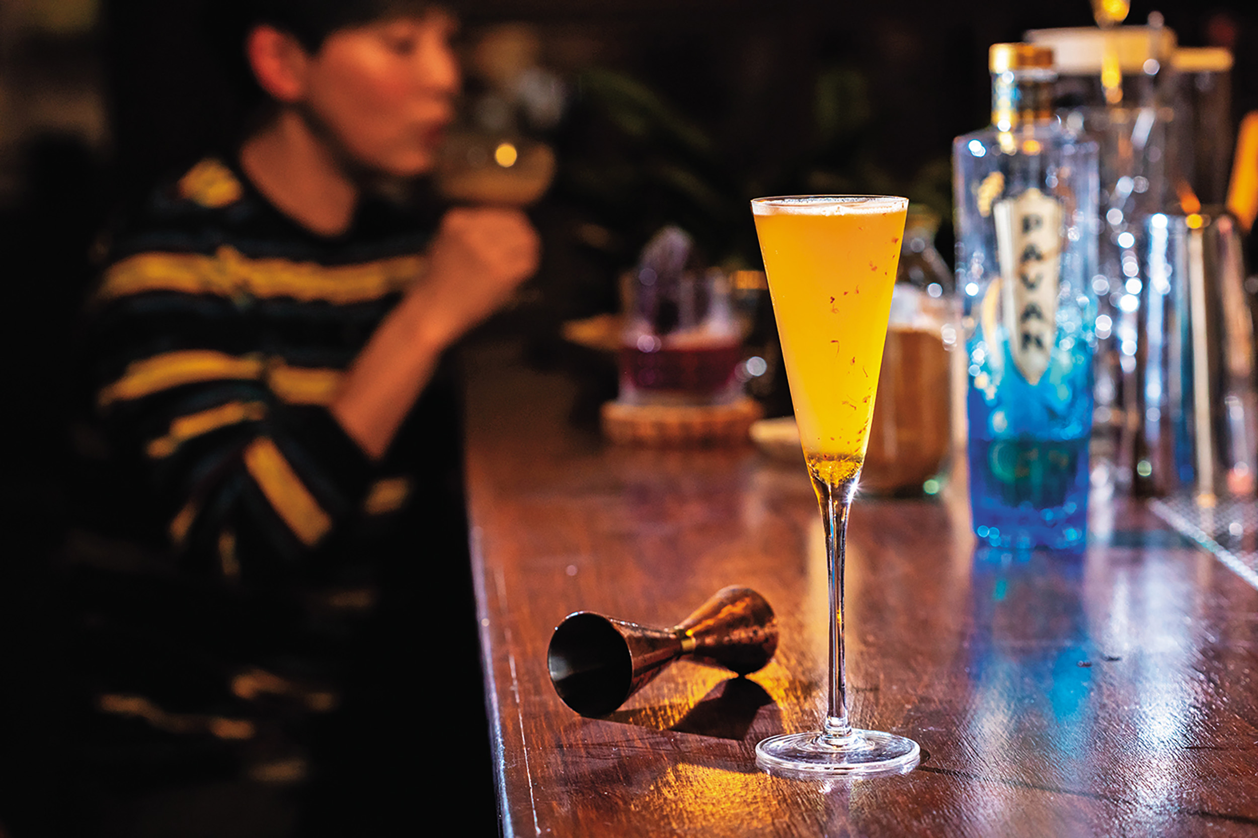 綠茶琴酒為基底的「金花」，讓味蕾宛如置身花園。（350元／杯）