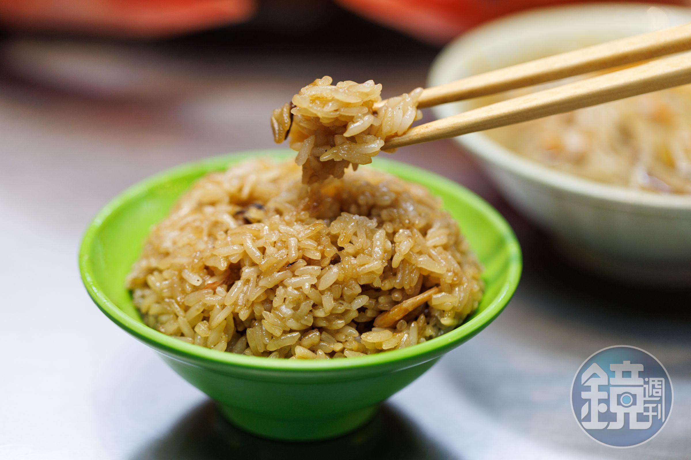這碗樸素單純的「油飯」是許多基隆人的最愛。(40元/碗)