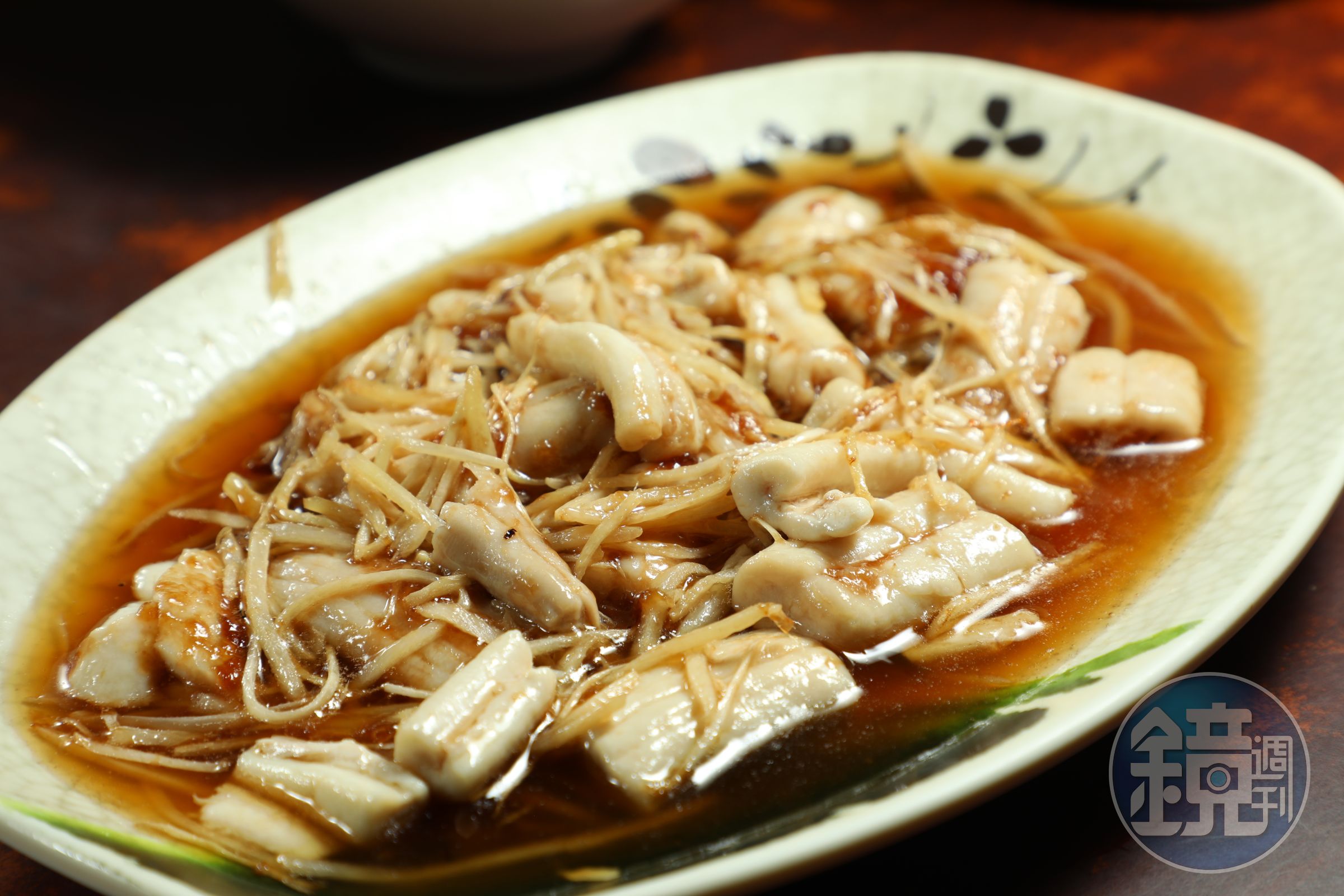 「麻油骨髓」超級軟嫩，是很難在別處吃到的滋味。（300元／小份）