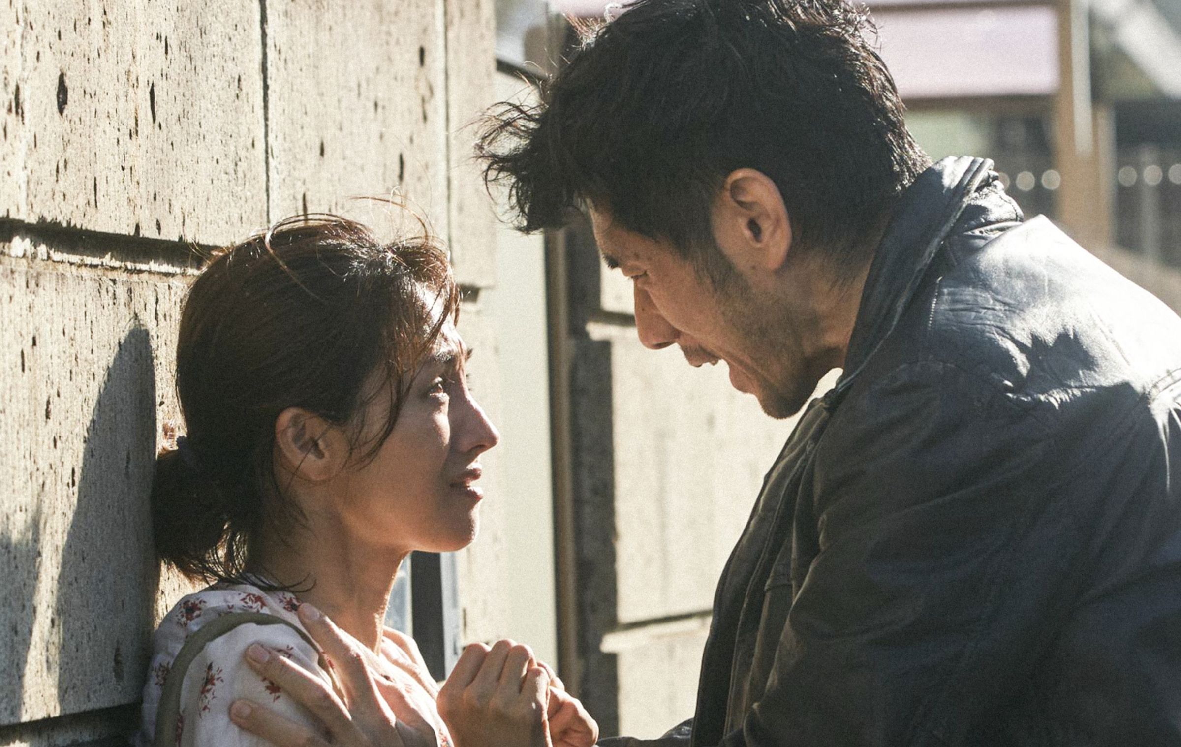 滿島光(左)與西島秀俊在《懺悔》首度合作飾演偵探搭檔,在一次次衝突中建立起微妙羈絆。(甲上娛樂提供)