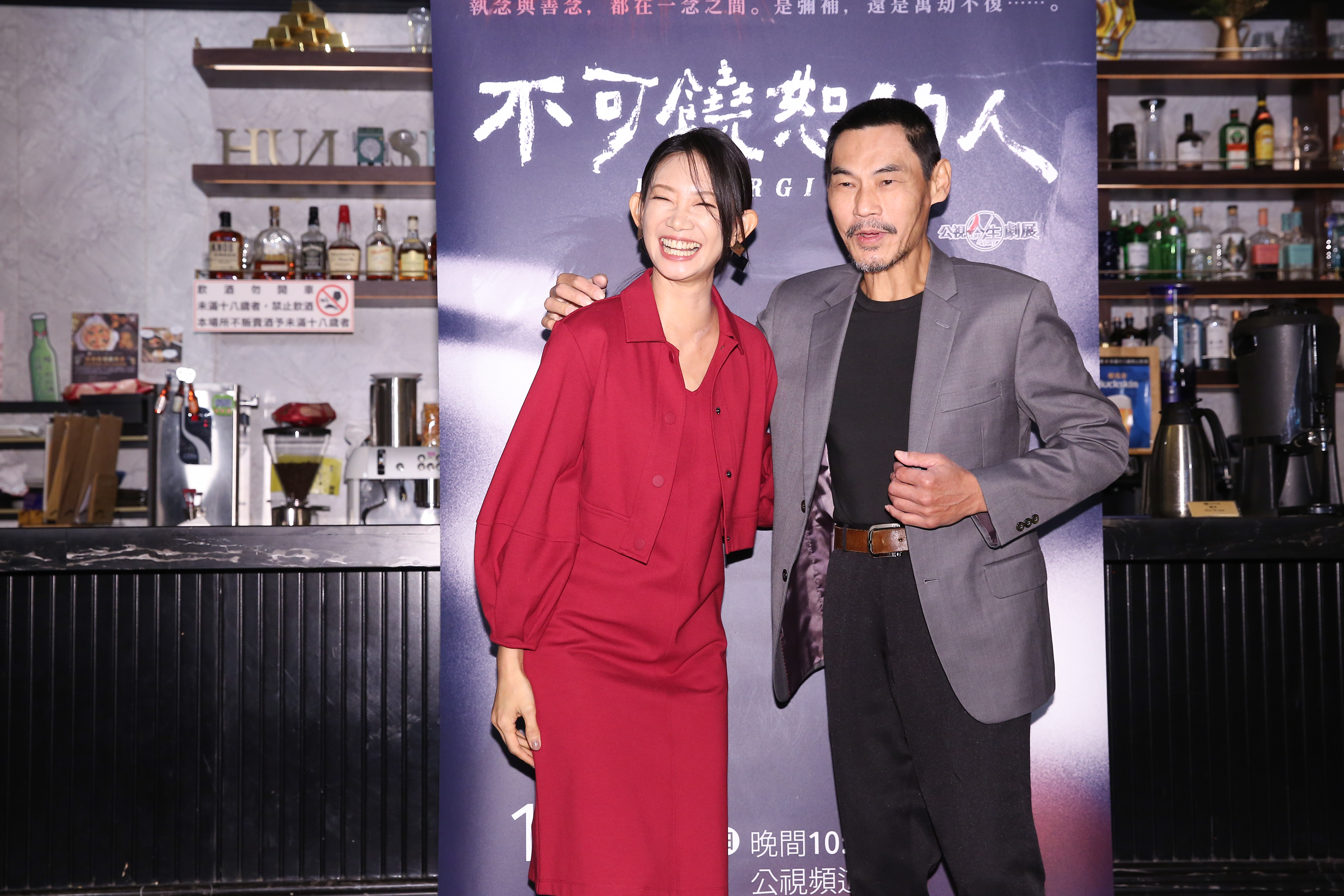 夏靖庭、吳奕蓉戲裡搭擋演出。
