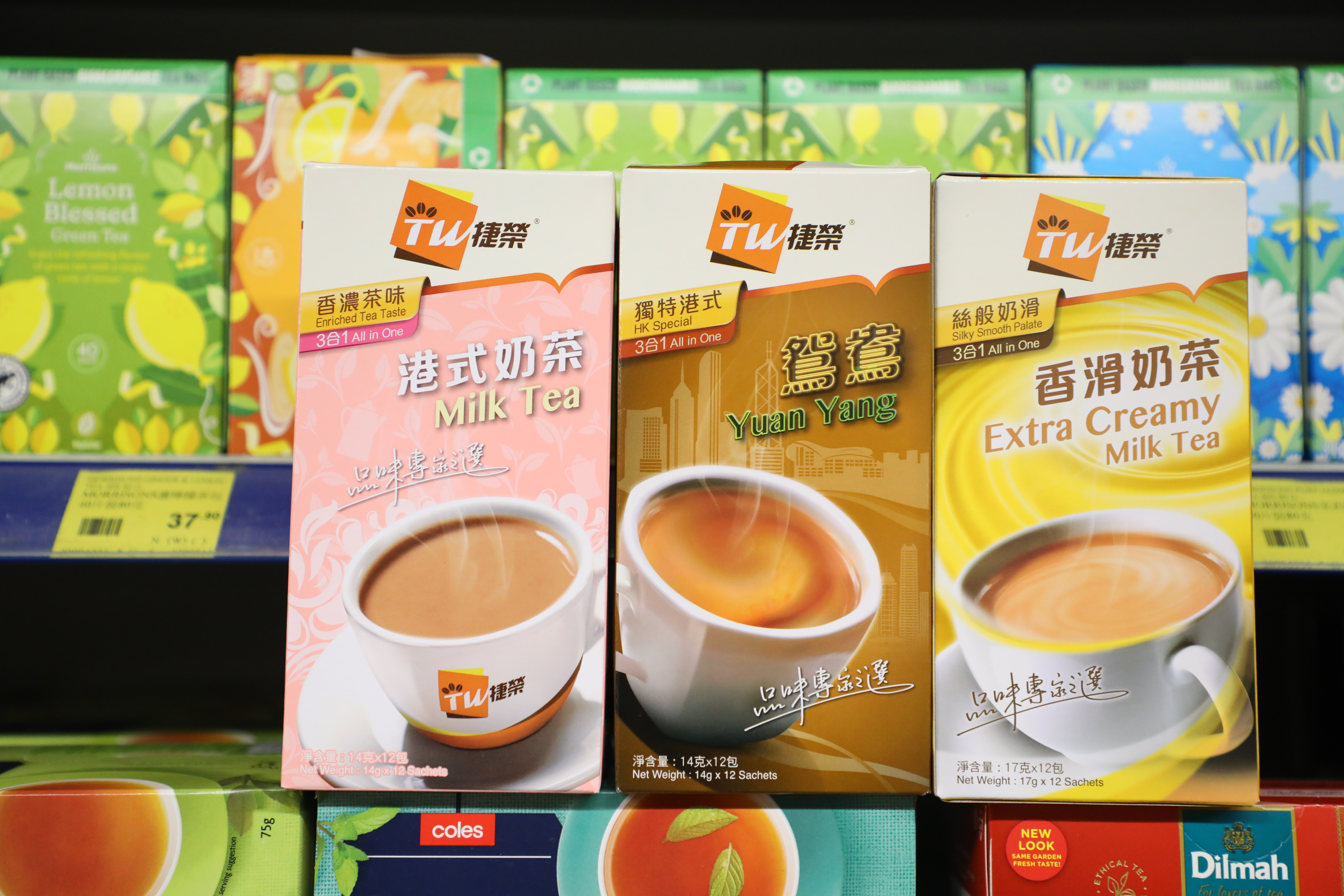 捷榮出品的「港式奶茶」、「鴛鴦」沖泡包。（港幣37元／2盒）
