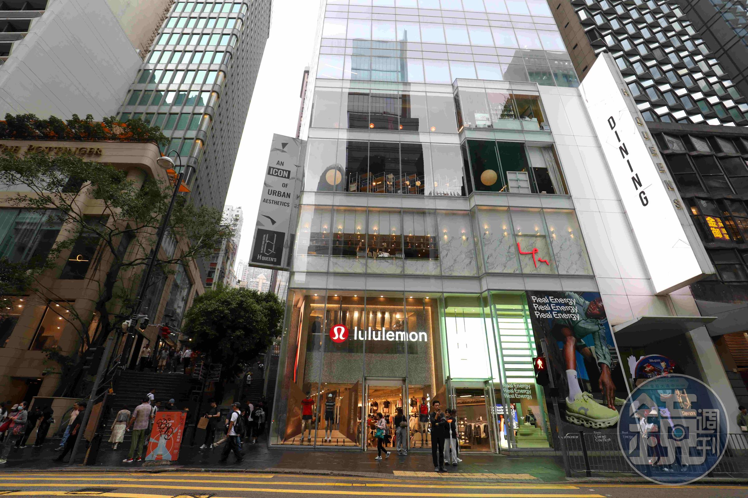 在中環逛完On(昂跑)旗艦店、lululemon,抬腳就可搭電梯上去H Queen's,薰陶一下藝術氣息。