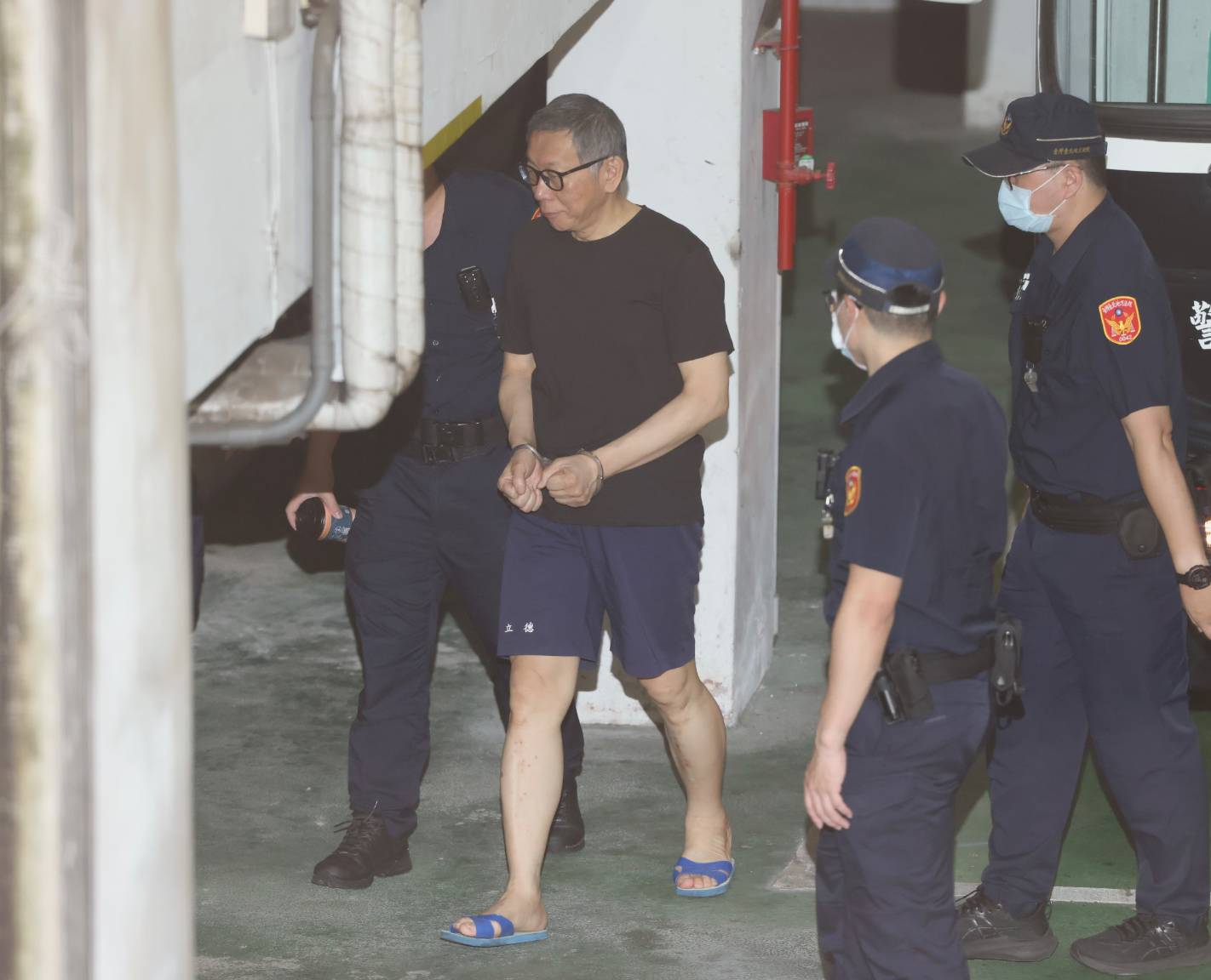 台北地院審理京華城案及民眾黨政治獻金弊案提訊柯文哲出庭。