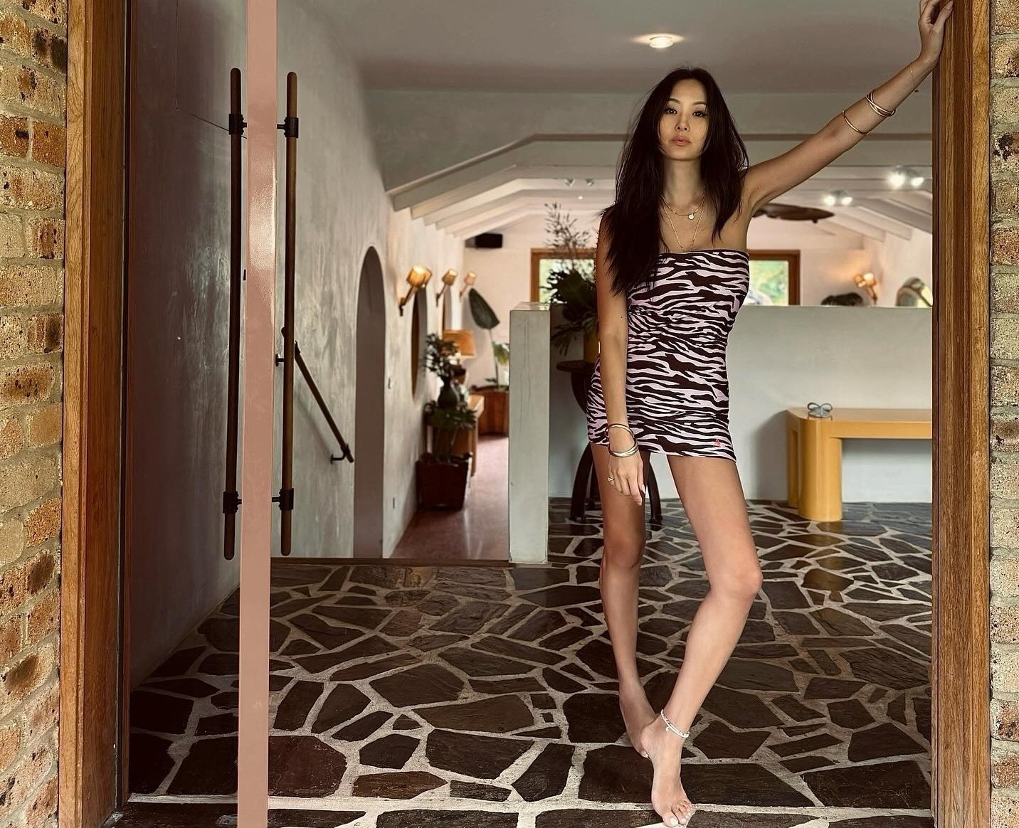 孫芸芸在社群PO出個人大長腿美照。（翻攝自孫芸芸IG）