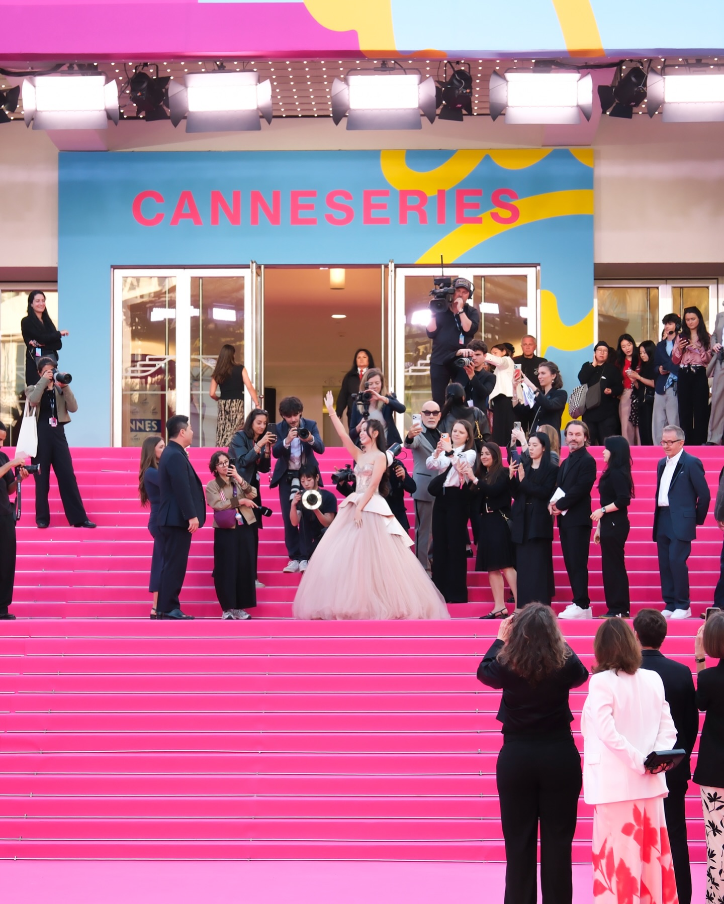 Jisoo是今年Canneseries 坎城國際劇集亮眼焦點。（翻攝Canneseries IG）
