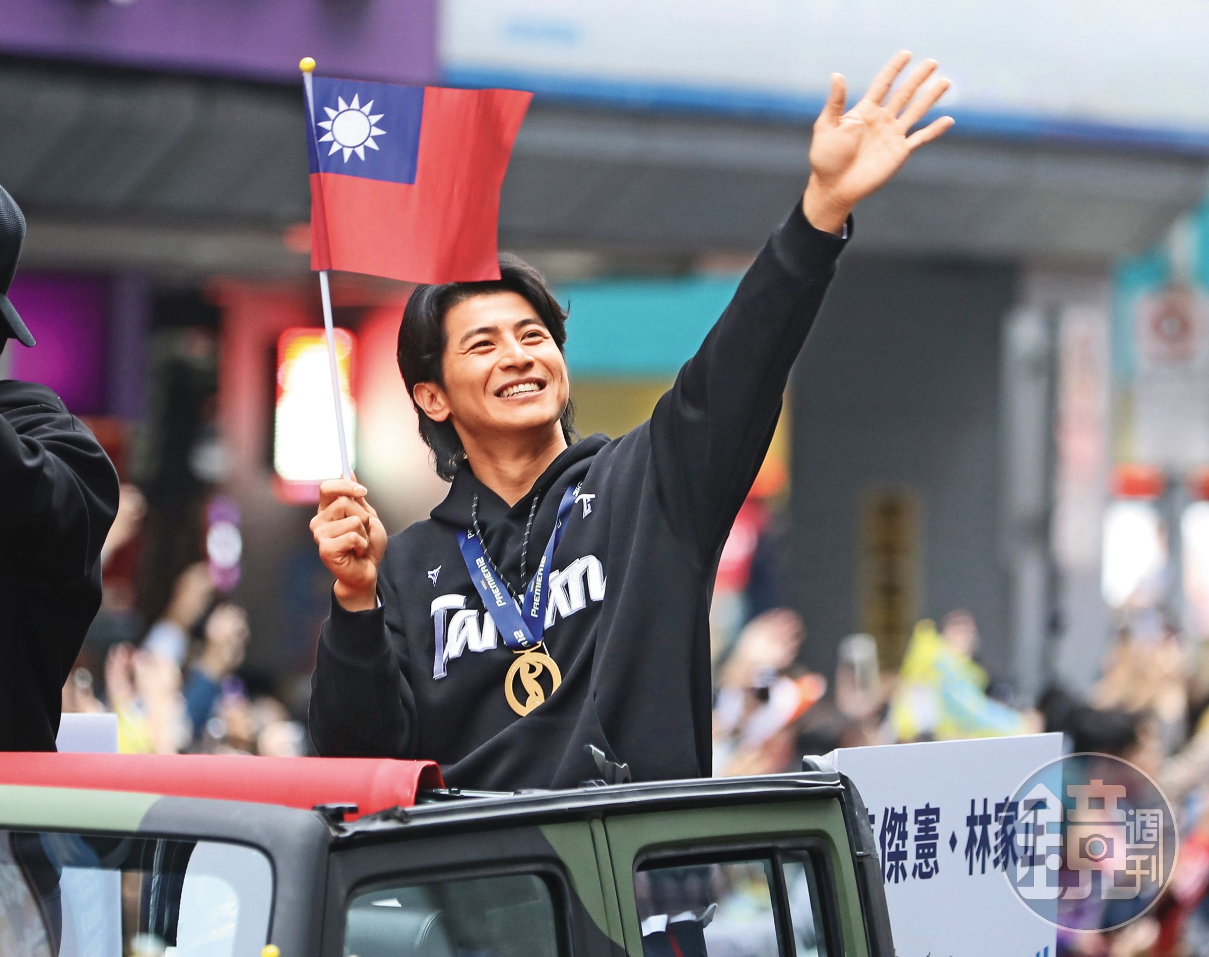 陳傑憲受封台灣隊長,近期簽下10年2億元的大約,破了職棒史紀錄。