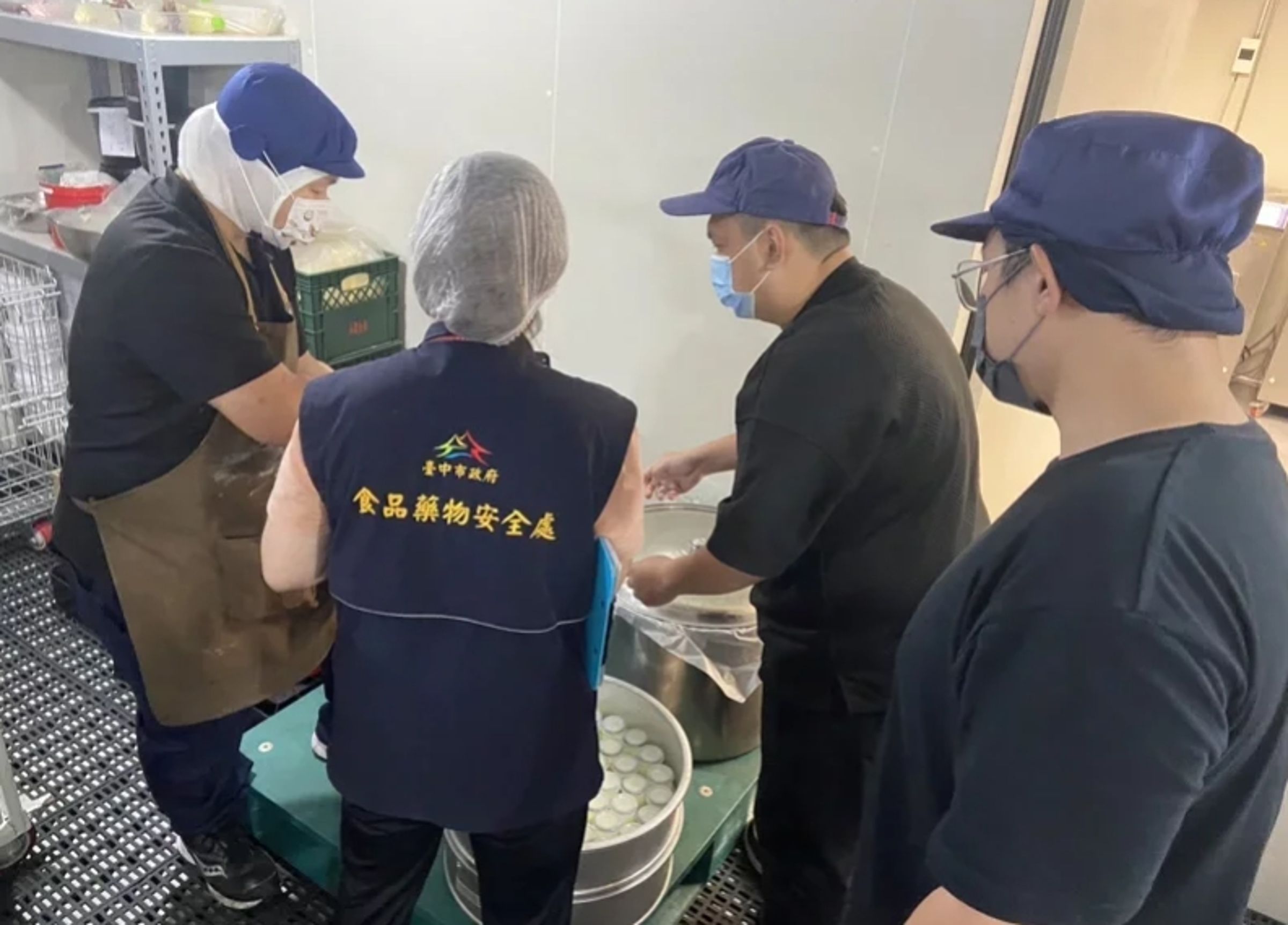 台中市食安處前往旅禾泡芙之家稽查，揪出2缺失要求限期改善。（台中市政府提供）