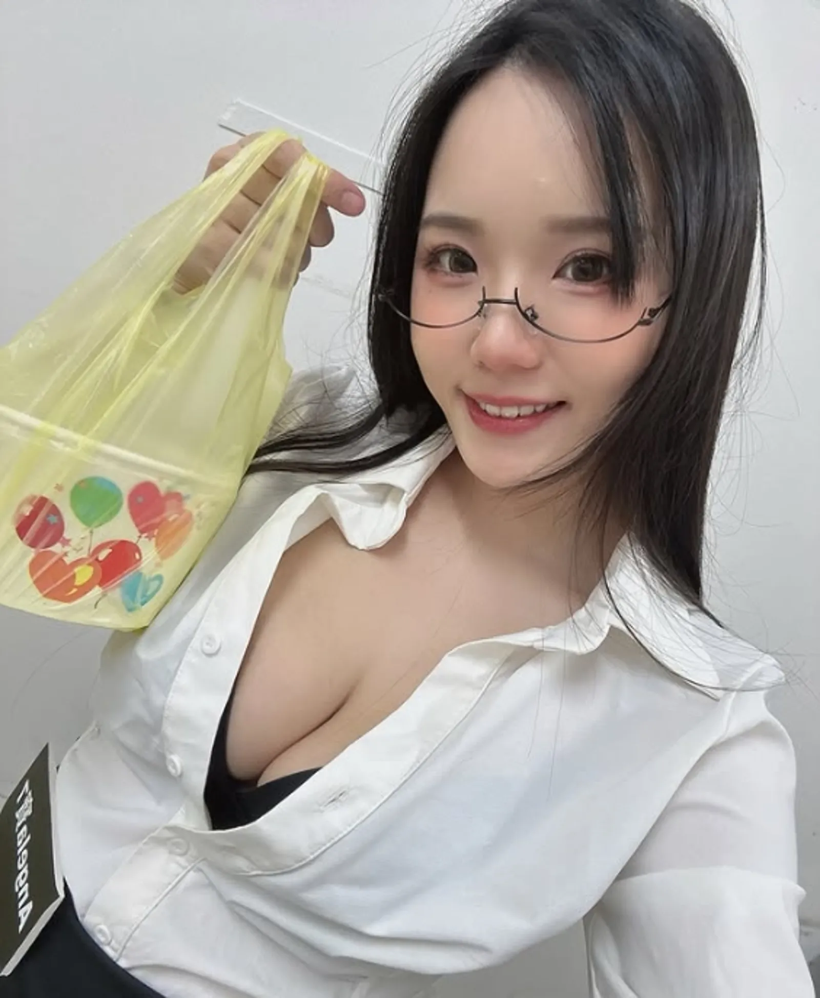 小商人請來網紅「寶7」改名參選，對尬佀廣洋。（翻攝@_bao.7 IG）