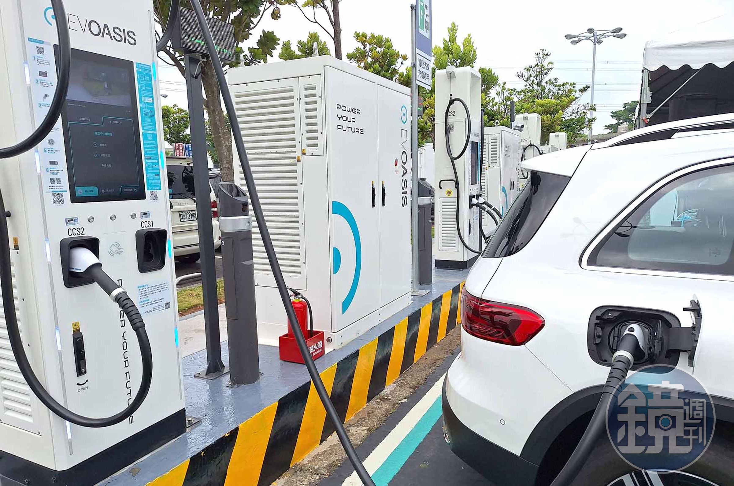 隨插即充技術讓充電更加便捷，車主只需在EVOASIS APP綁定車子與設定付款方式後，每次插槍即可自動開始充電，無需打開App或掃碼。