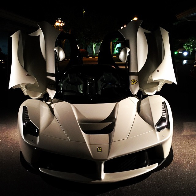 阿布杜馬丁曾在社群公開限量跑車LaFerrari。(翻攝IG@tmski)