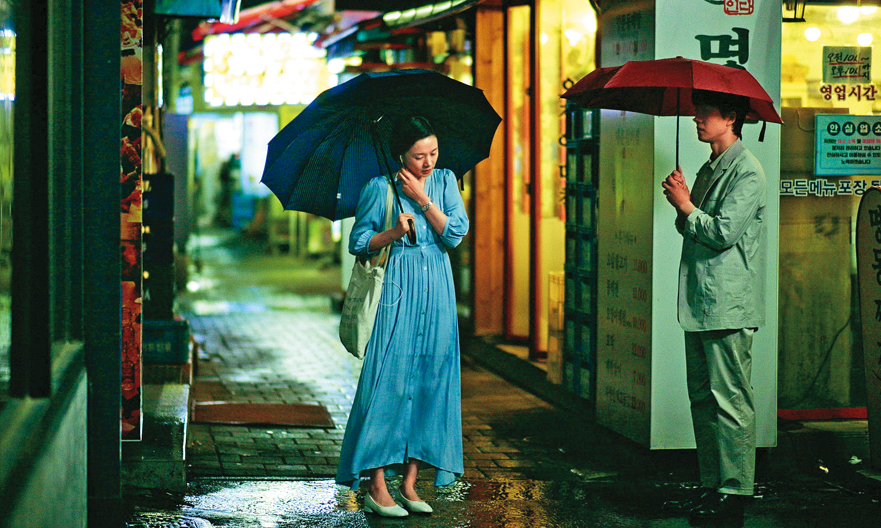 電影《迷望》以三篇章形式呈現，編導金太陽特地選在首爾鐘路地區拍攝，呈現首爾新舊交融的風貌。（東昊影業提供）