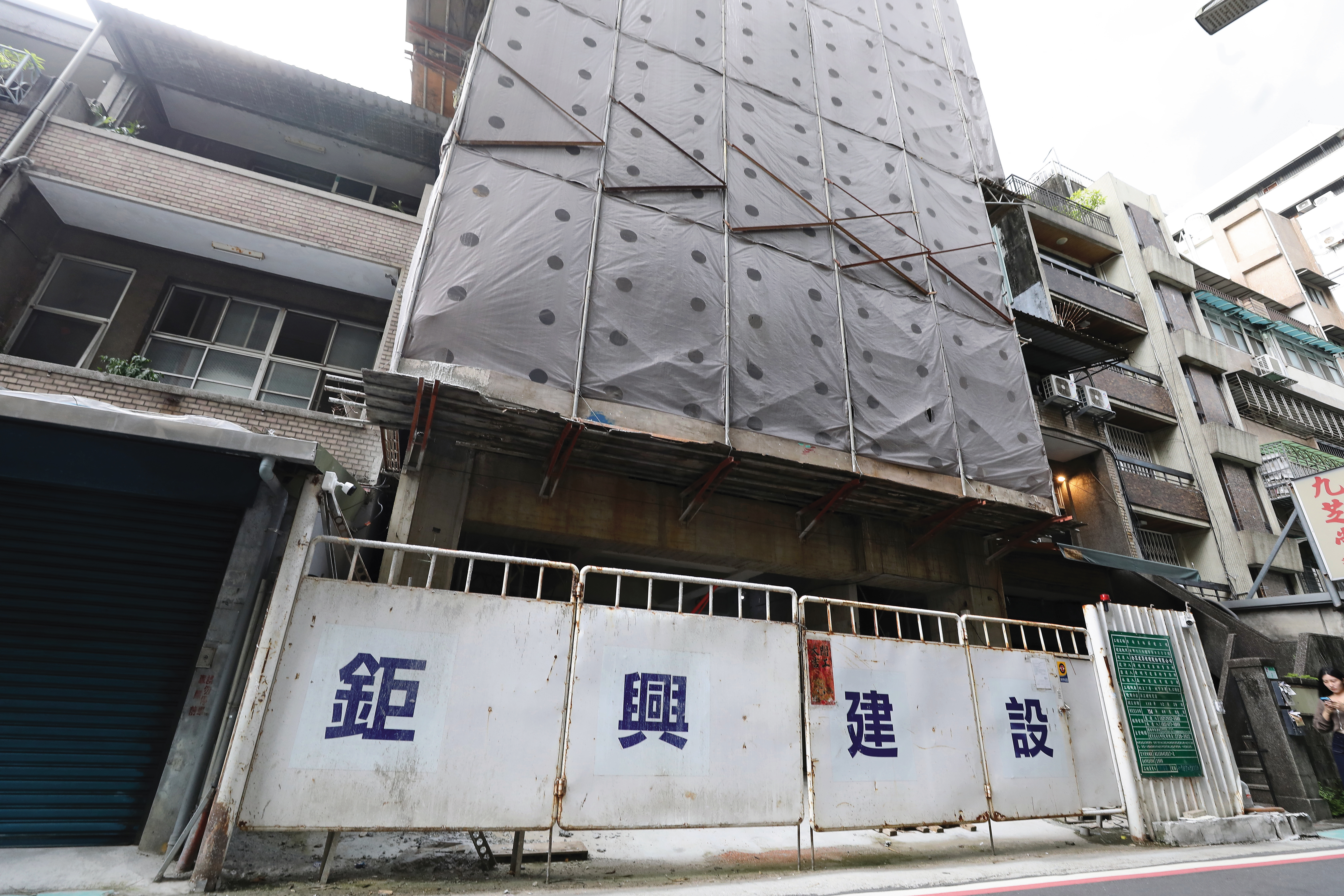 限貸令緊掐建商銀根，資金斷鏈恐造成建商資金周轉不靈。