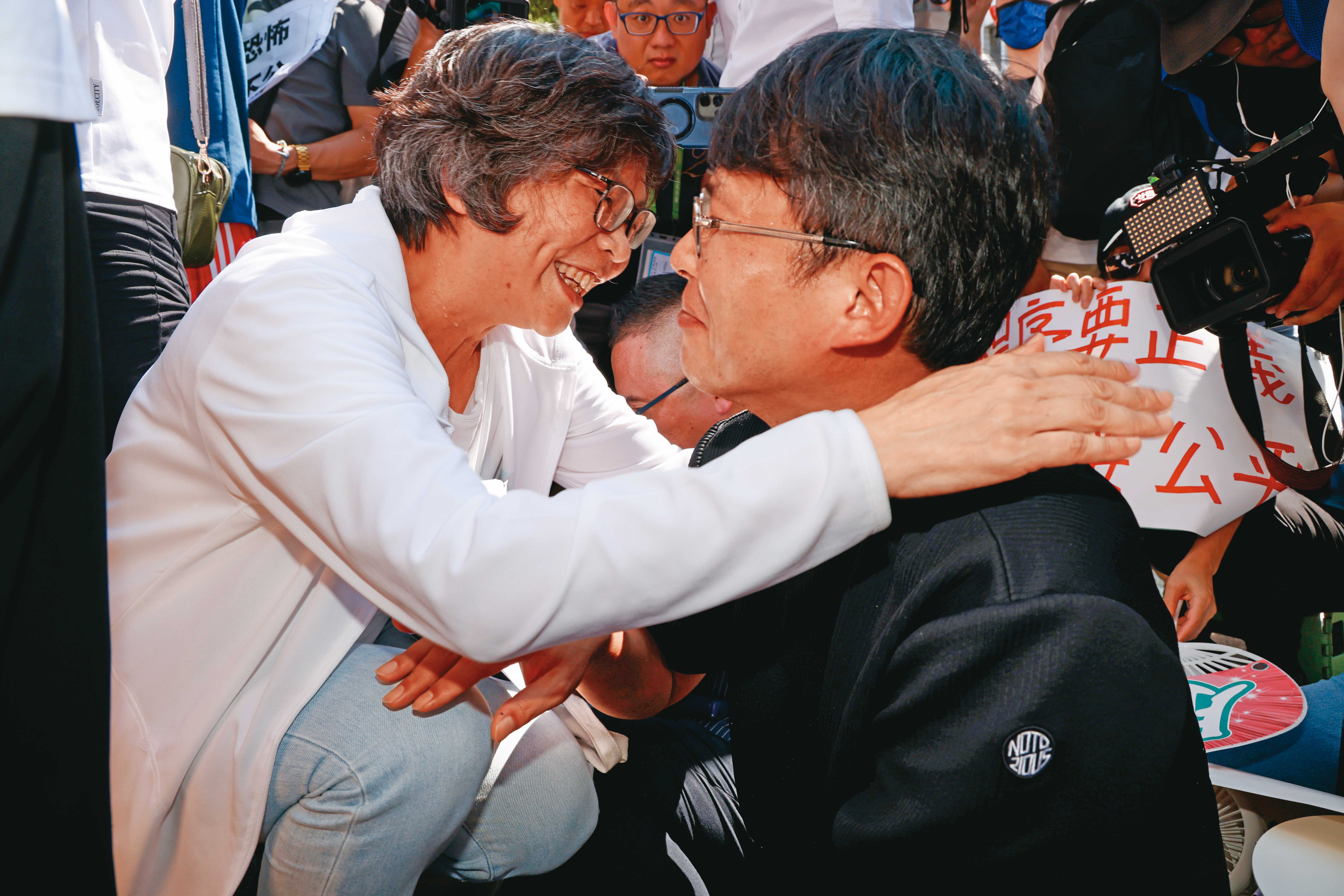 民眾黨創黨之母蔡壁如（左）與黃國昌（右）是黨內2大接任主席熱門人選。