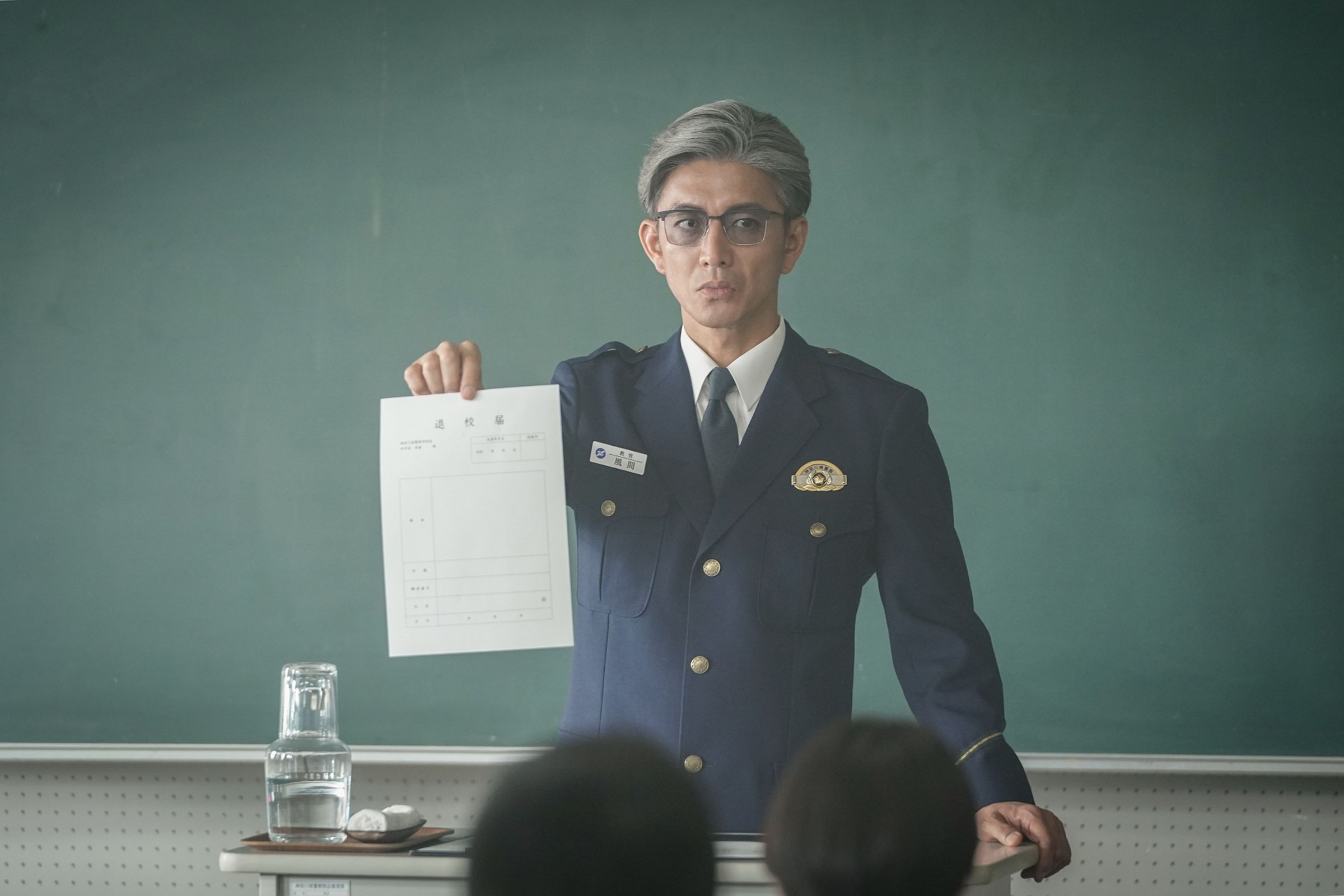木村拓哉領銜主演的《電影版教場:驪歌》在日本勇奪首週票房冠軍。(采昌國際多媒體提供)
