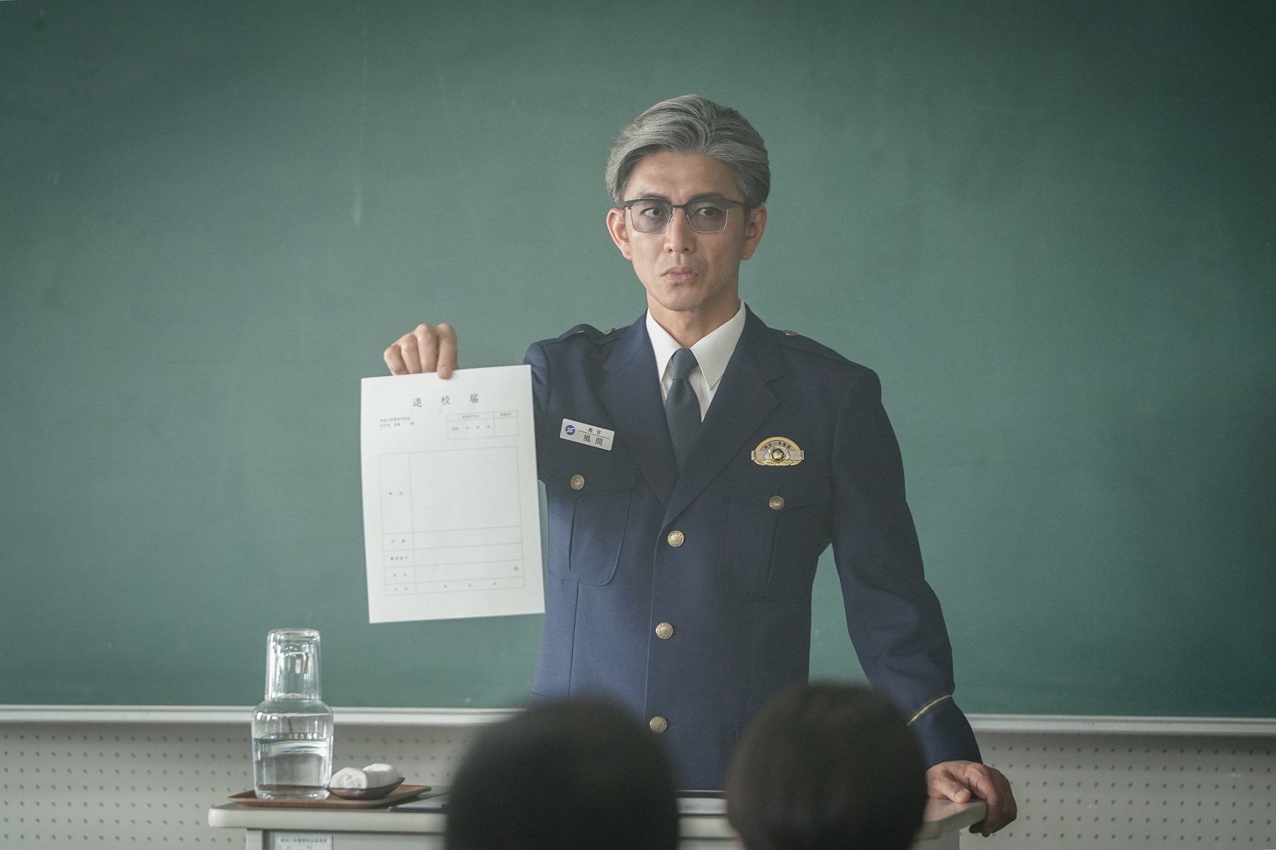 木村拓哉領銜主演的《電影版教場:驪歌》在日本勇奪首週票房冠軍。(采昌國際多媒體提供)