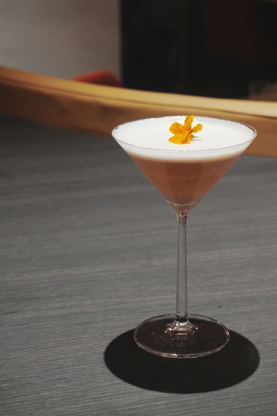 「夏夜微風」以蜜桃微氣泡酒基底交荔枝的清麗口感，展演夏夜氣息。（280元／杯）