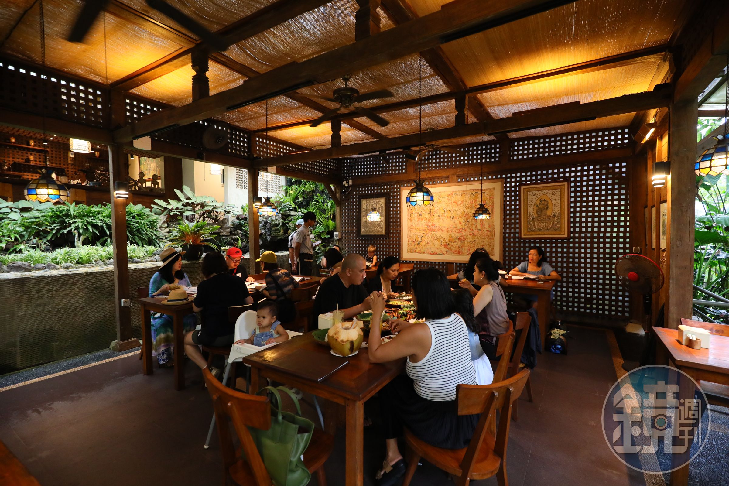 「Warung Pulau Kelapa Indonesian Cuisine」是烏布的人氣餐廳，午餐時間幾乎客滿。