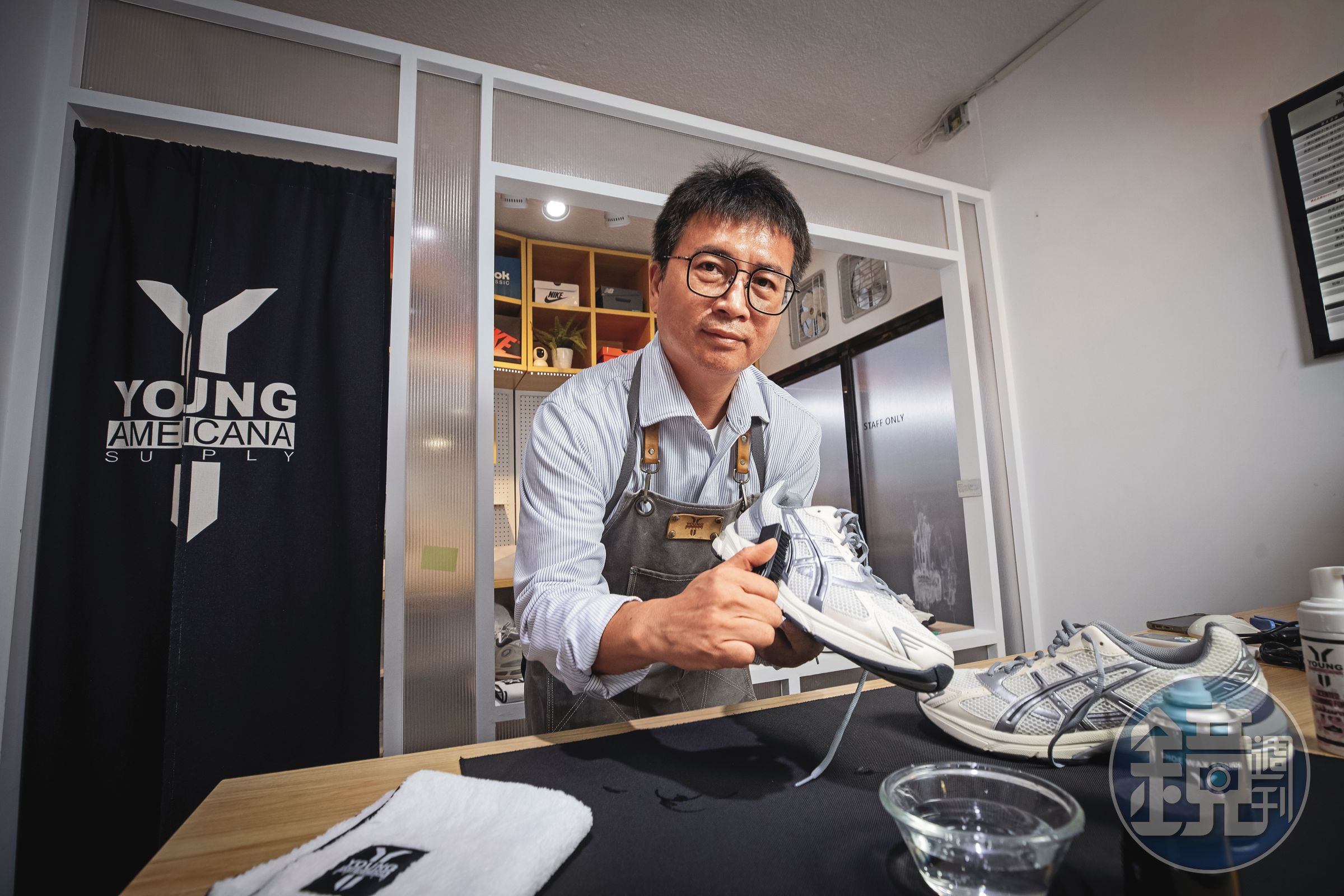 Y.A.S創辦人郭子仲，不管是美鞋清潔與用品，抑或鞋類洗護，都能良好掌控，將洗鞋連鎖店做成破億元產業。