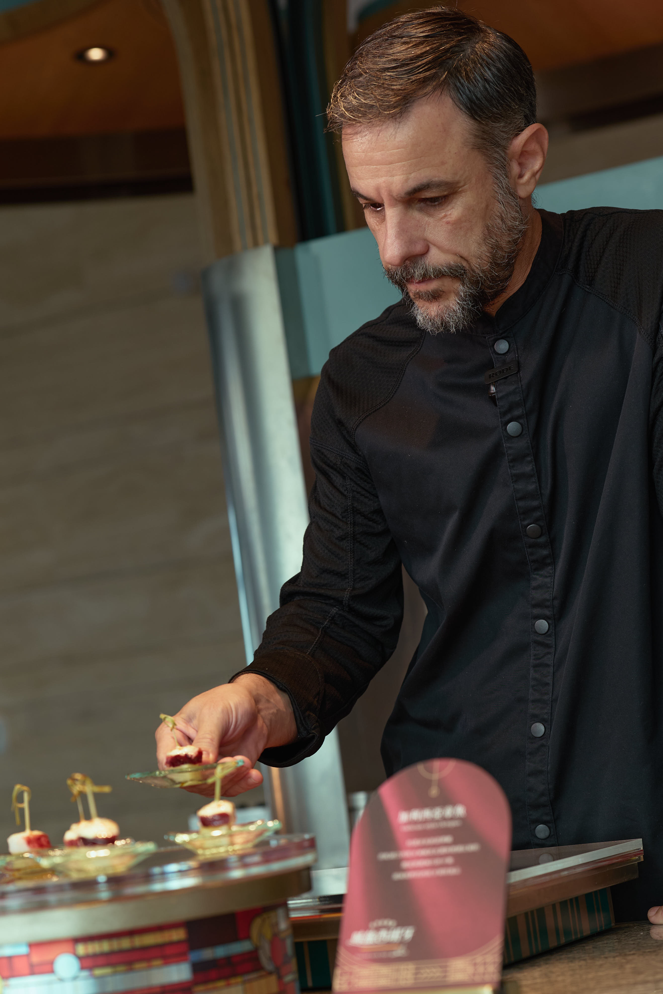 Daniel Sanz Martin主廚創立的JARANA，自2022年起連續入選《臺灣米其林指南》推薦，並獲西班牙官方「Restaurants from Spain」認證。（INPARADISE饗饗提供）