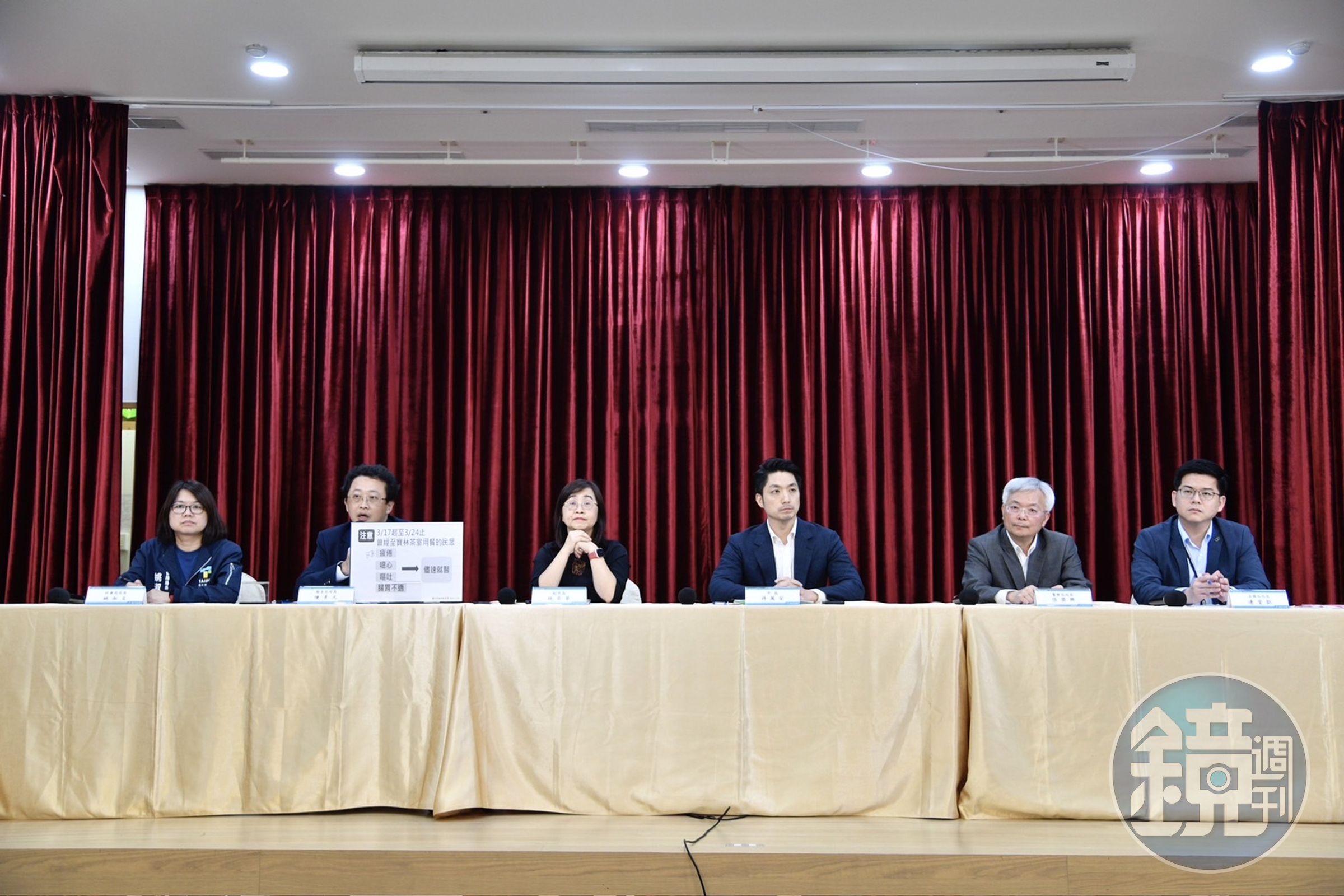 台北市法務局長連堂凱說明,去年12月保險公司有催繳,但寶林仍未繳費,故2張保單其實沒生效,這部分會交由衛生局開罰,最高可罰300萬元。(翻攝自臉書@蔣萬安)