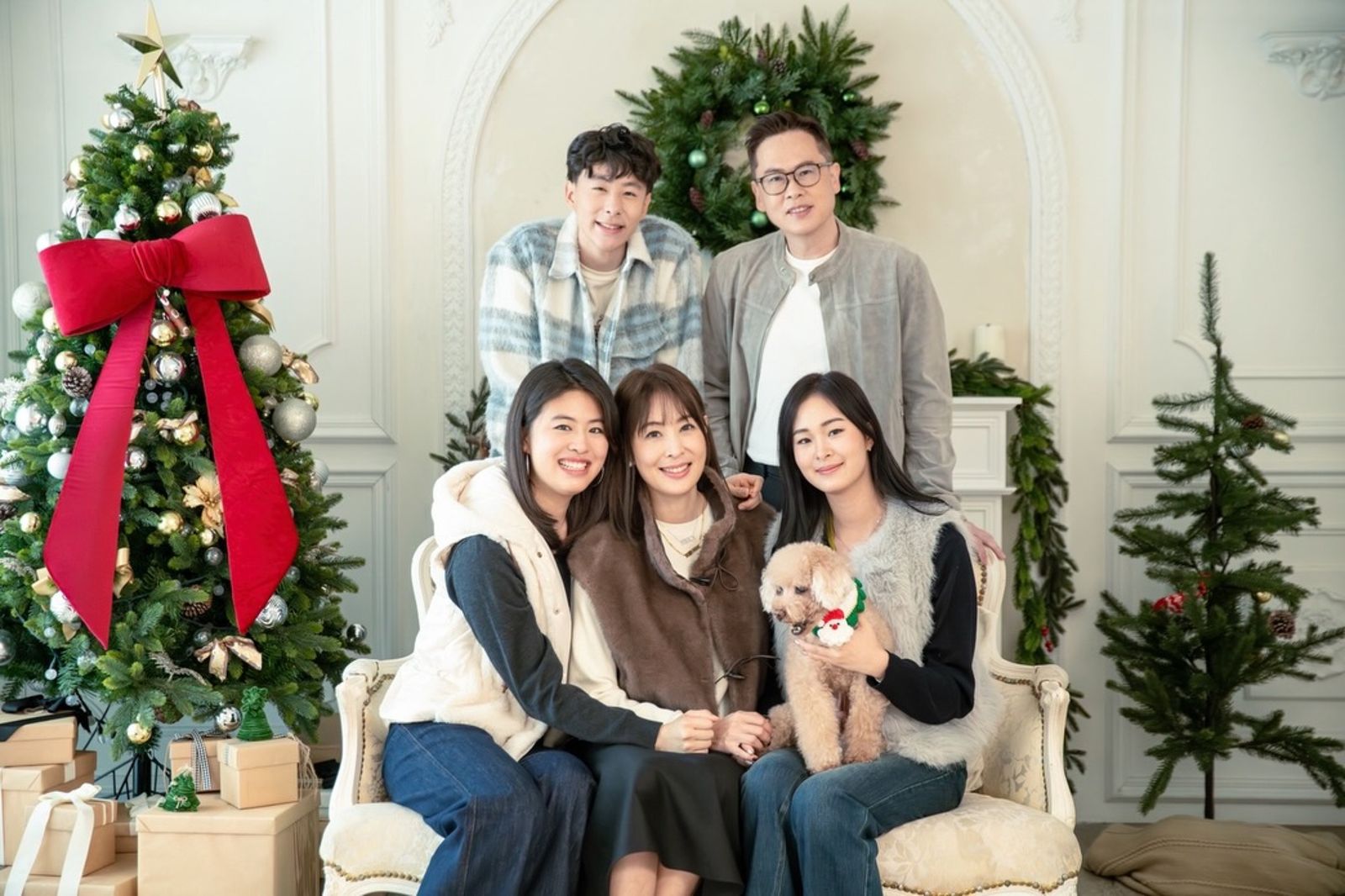 賈永婕和丈夫育有3名子女，孩子從小念貴族學校，兩個女兒目前在美國唸書。（翻攝賈永婕臉書）