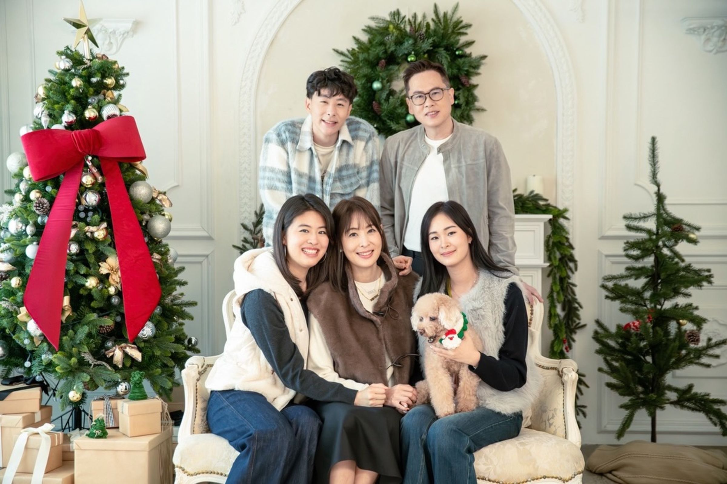 賈永婕和丈夫育有3名子女,孩子從小念貴族學校,兩個女兒目前在美國唸書。(翻攝賈永婕臉書)