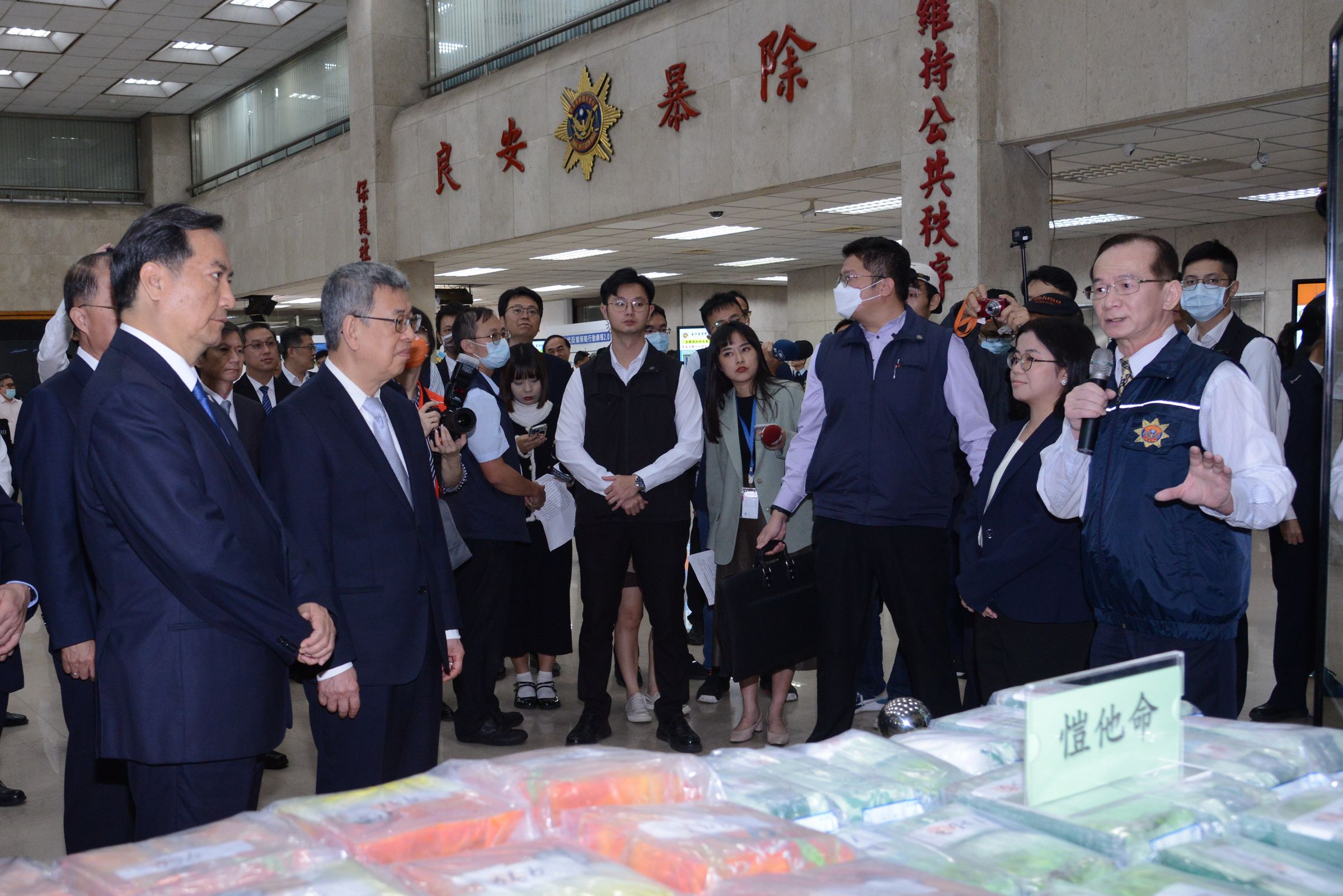 陳建仁視察安居緝毒成果。(刑事局提供)