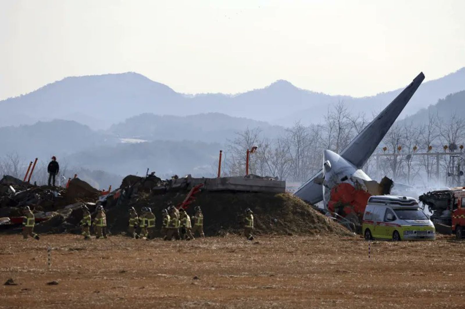 南韓濟州航空空難釀179死、2傷,代理總統宣布進入7天全國哀悼期。(翻攝自X@birds_justice)