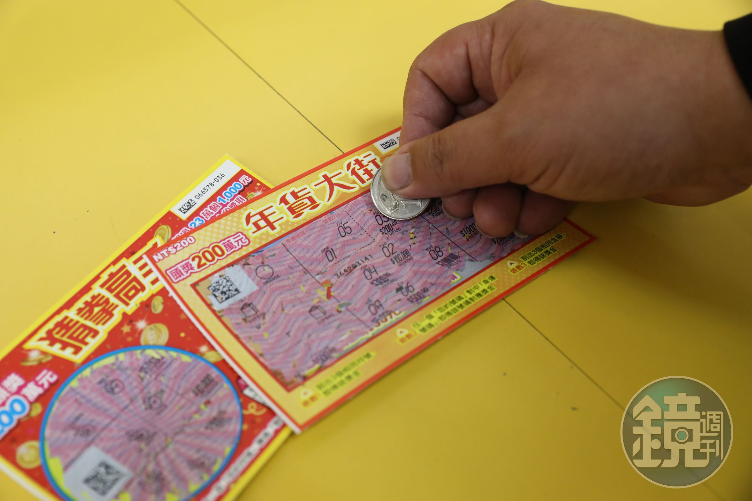 新北市一名年輕上班族男子,決定嘗試用目前最流行的AI工具ChatGPT來選號,結果竟然一刮開就中得100萬元的獎金。(示意圖)