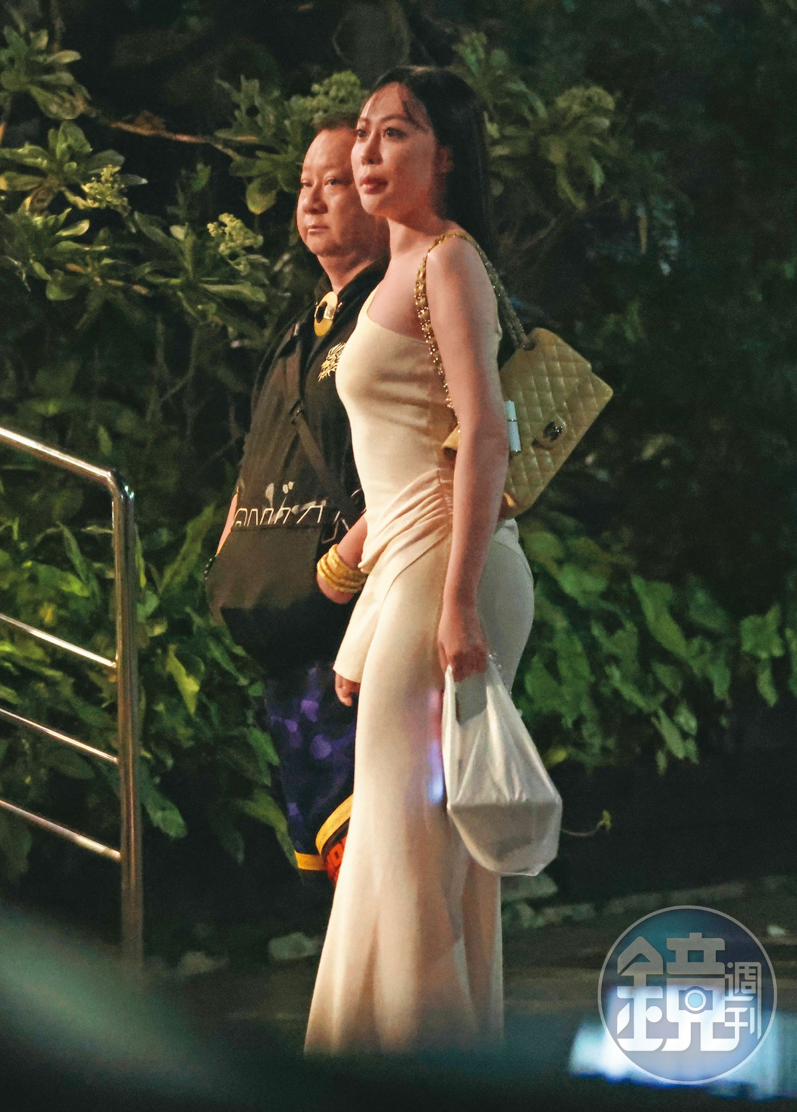 連袂出國返台不到24小時又見宣昶有　美女前主播秀曲線「戰鬥服」跑飯局