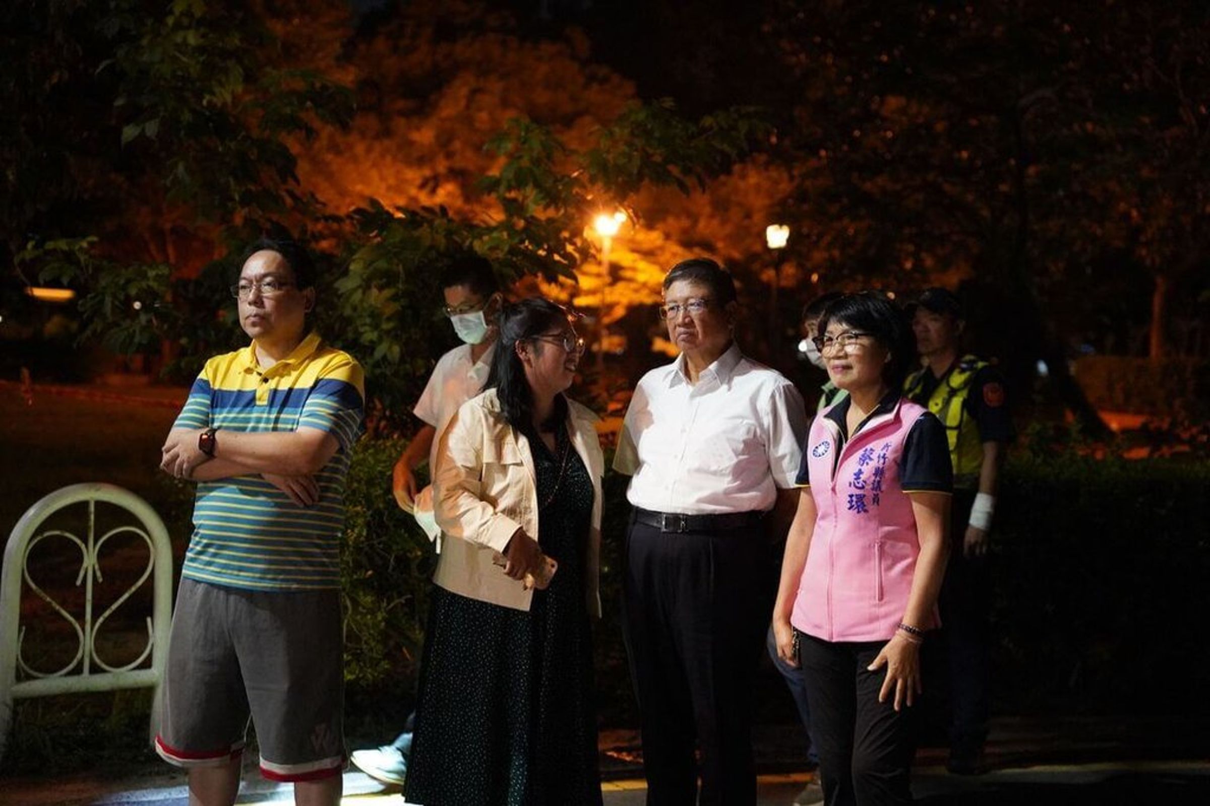 新竹縣長楊文科15日深夜趕往瓦斯外洩的工地現場,了解事故發生原因。(取自楊文科臉書)