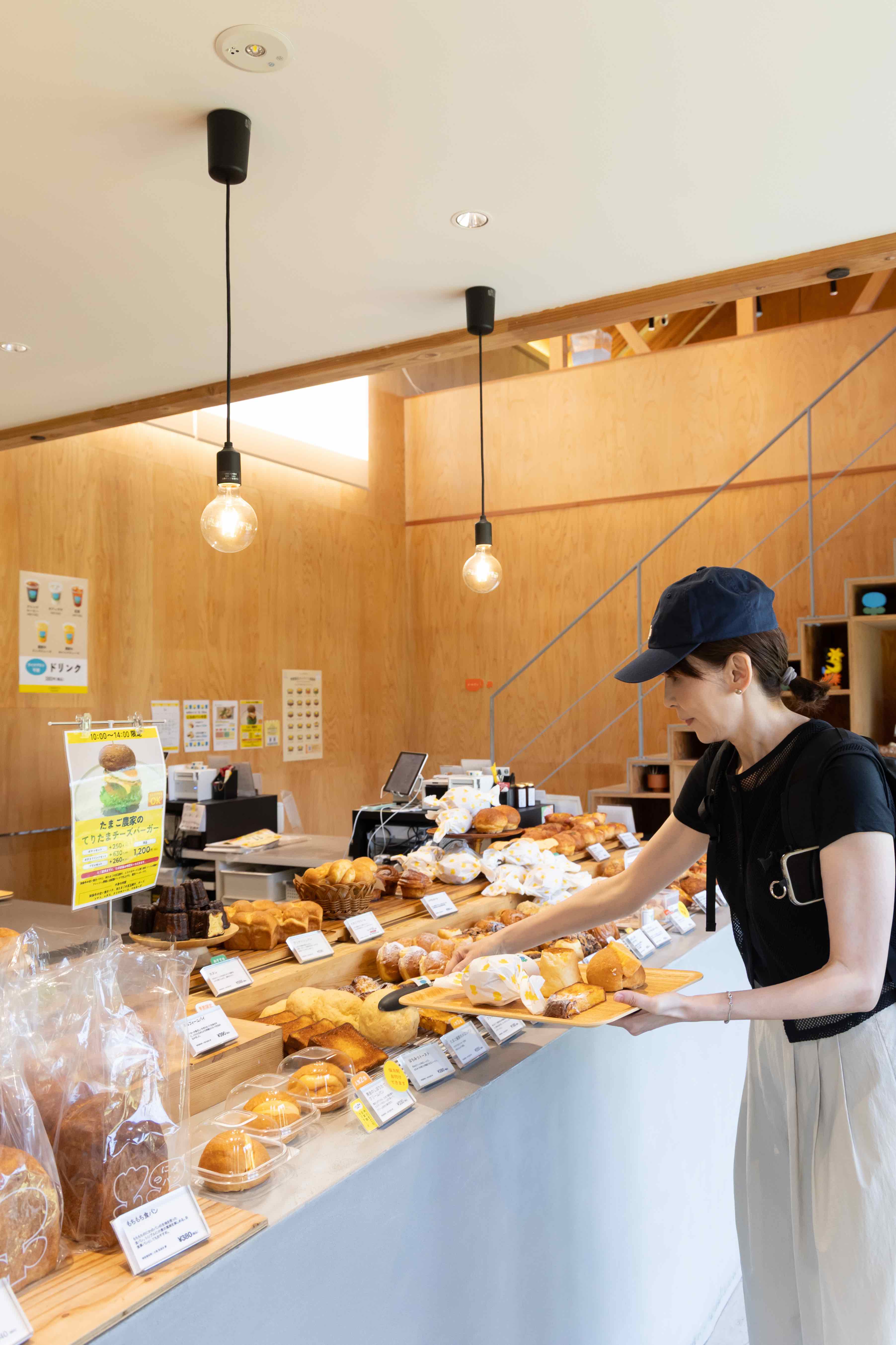 店內麵包主打使用新鮮雞蛋與日本小麥製作，選擇非常多。