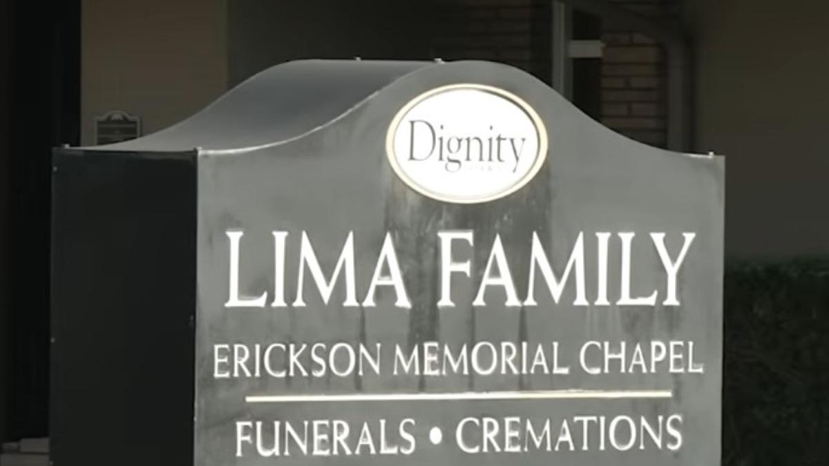 美國加州一名父親向殯儀館領回過世兒子的遺物，返家後卻發現袋中竟是人腦組織，事件曝光後引發譁然，家屬已提告求償。（翻攝自YouTube / ABC7 News Bay Area）