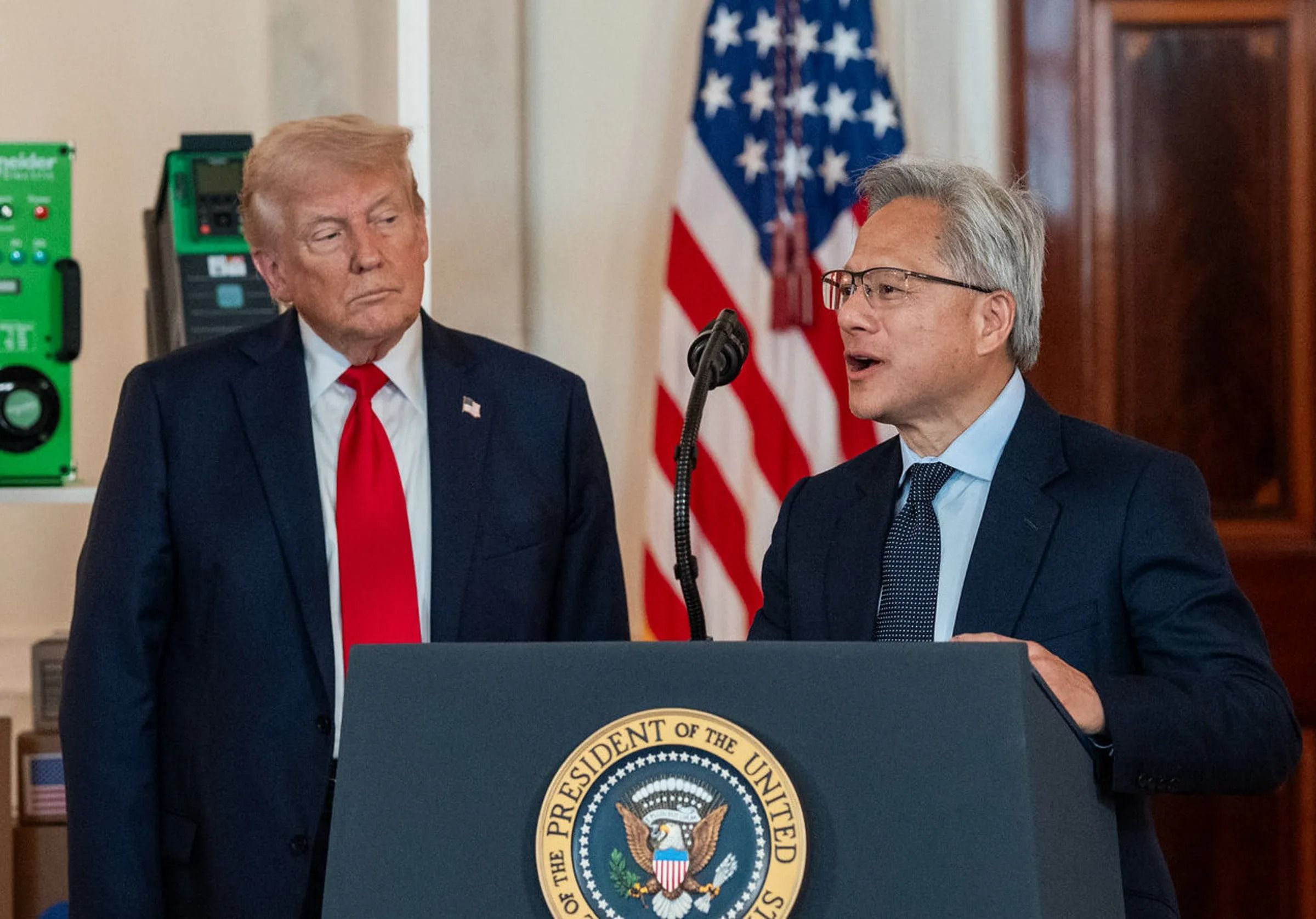 黃仁勳是川普推動美國晶片回流政策的重要產業代表之一。(翻攝The White House Flickr)
