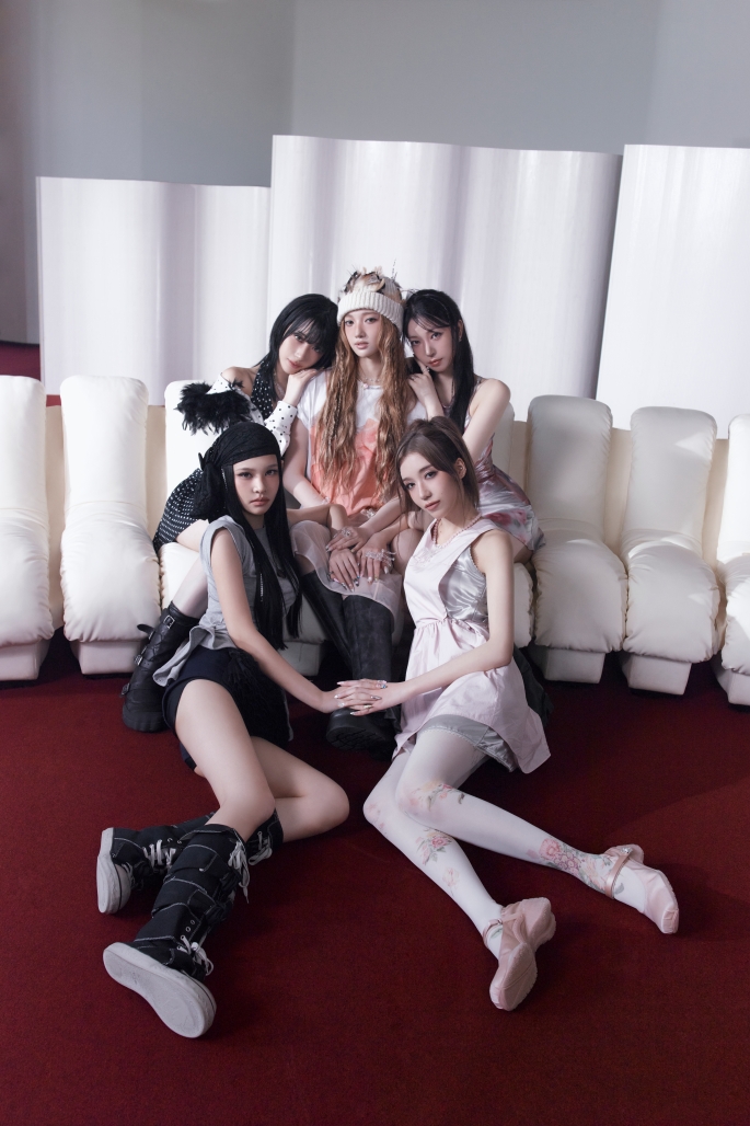 A2O MAY推出全新主打歌〈心跳赫茲（Love Got Me Ooh）〉，展現青春甜美魅力。（ A2O Entertainment 提供）