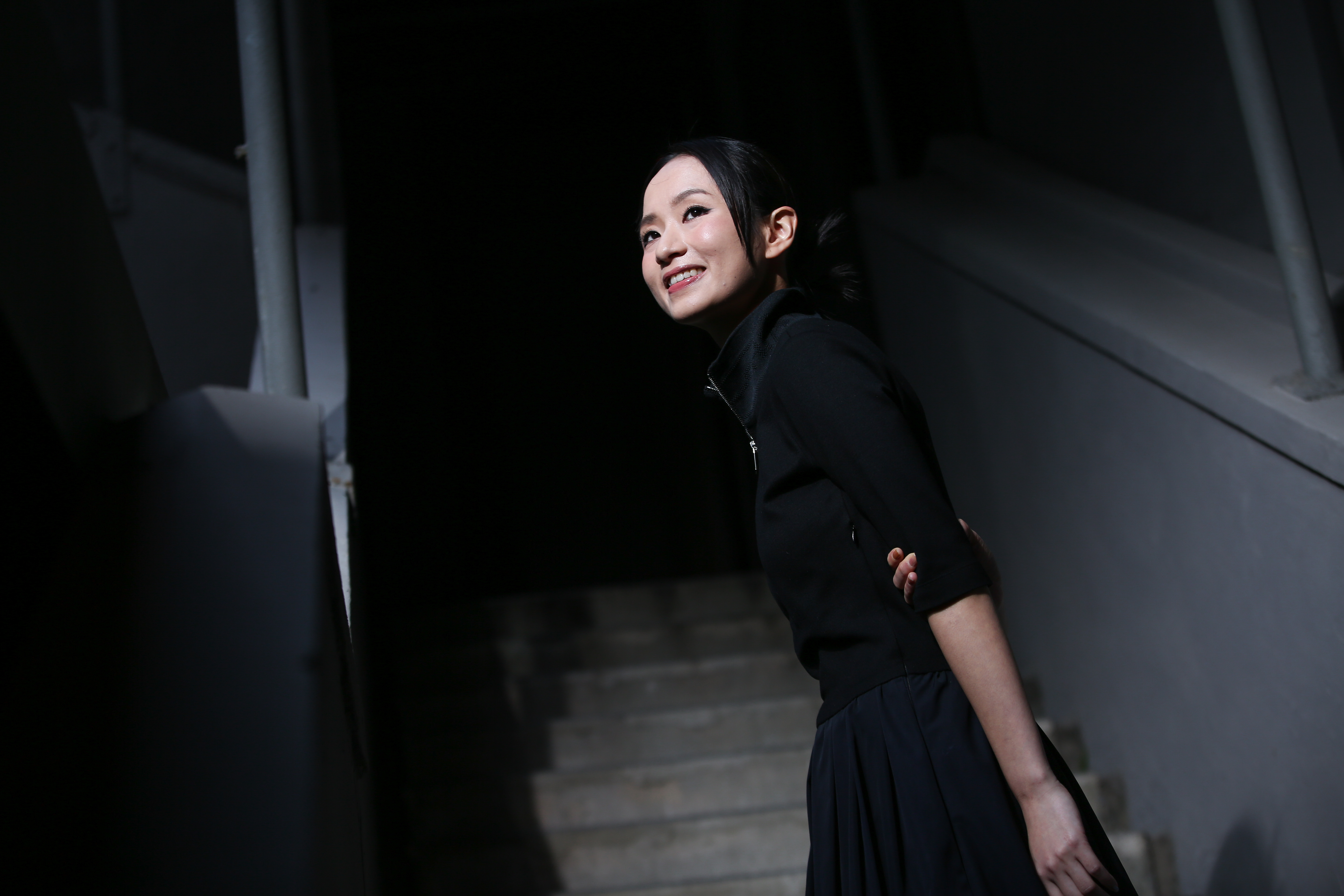 因為刻薄港女演得太好太傳神，導致很多人都誤以為梁雍婷本人也是這樣，她喊冤自己和角色完全不同。（髮型：Oscar Ngan、化妝：Deep Choi、服裝：SHIATZY CHEN、CHARLES & KEITH）
