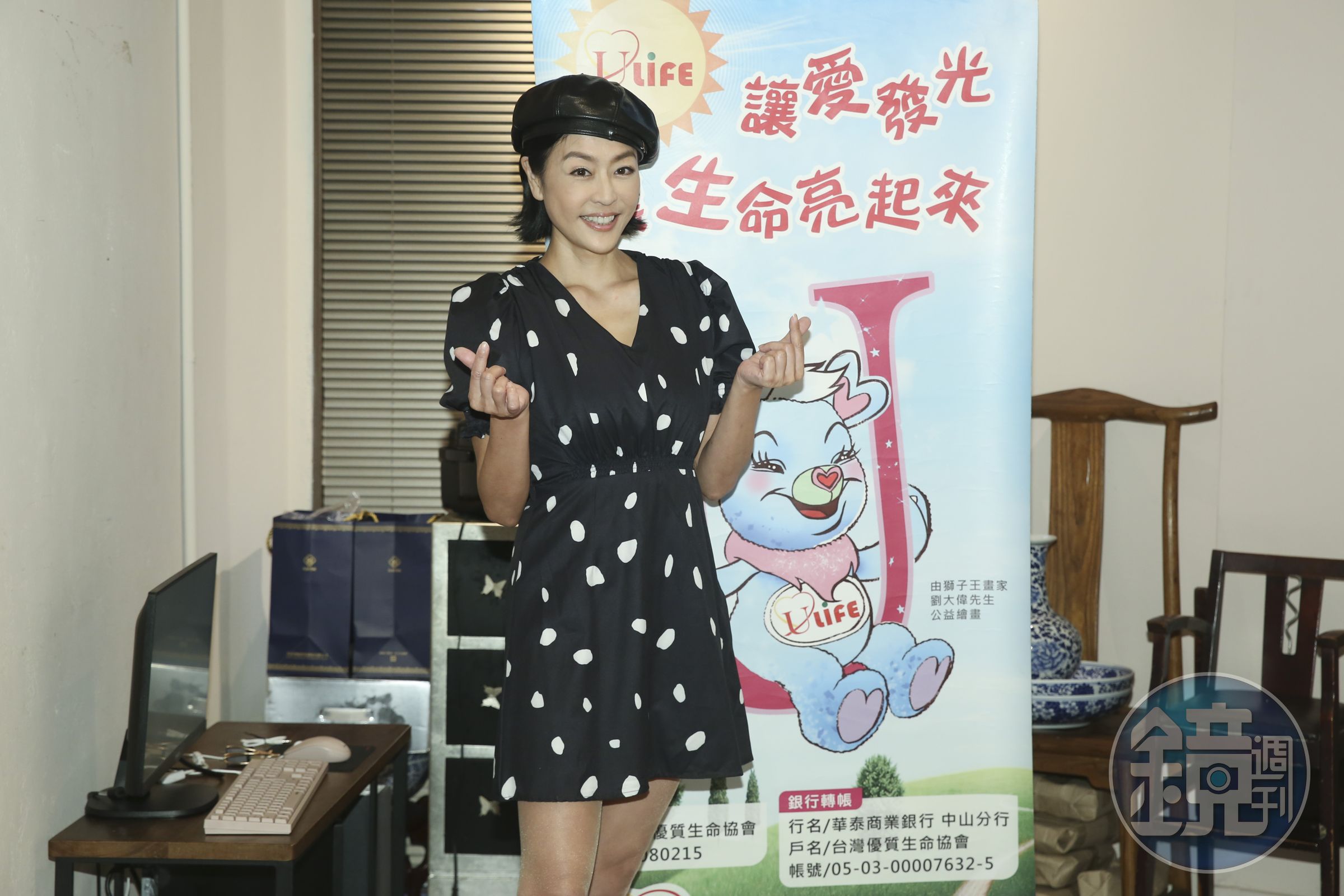 唐玲坦言因長期吃抗癌藥物，視神經受損連大字報都看不清楚。