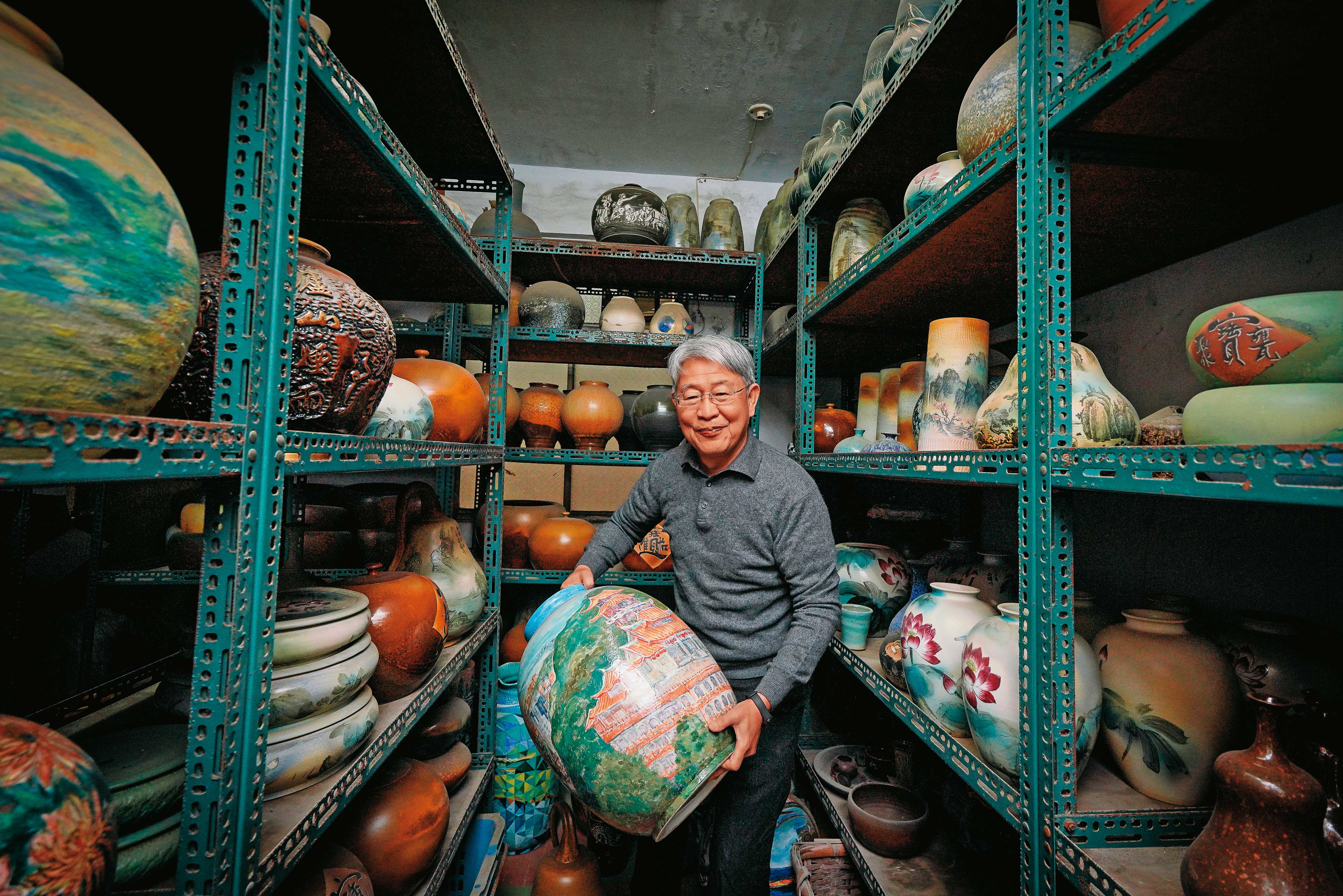 毛昌輝的大型作品至今仍保存在窯廠，但已無販售，他獨創的油畫釉，讓每件作品都像畫上油畫。