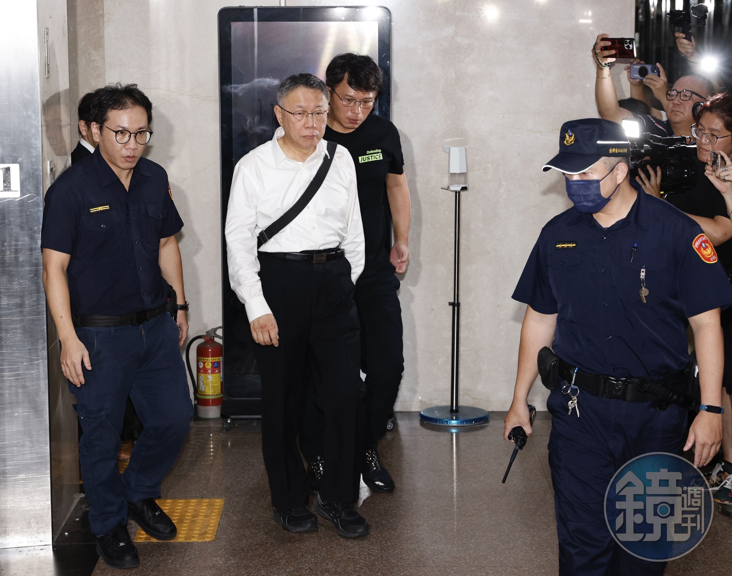 民眾黨主席柯文哲昨獲無保請回，檢察官今抗告至高院。