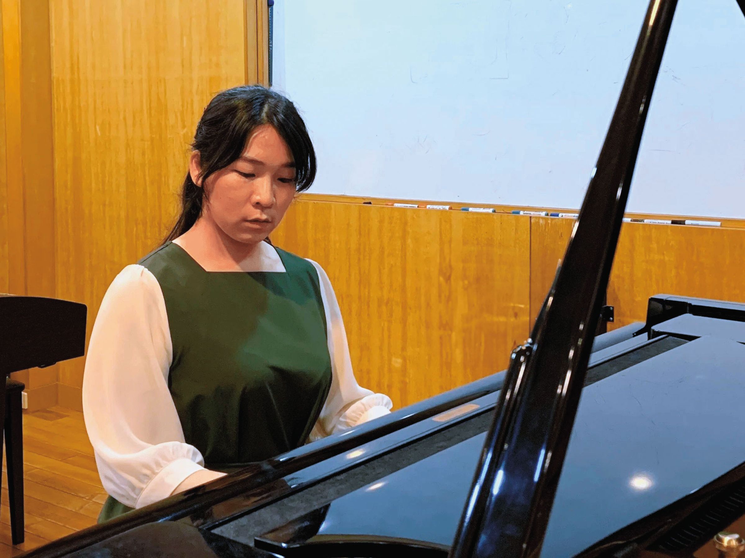 陳文淵的女兒陳怡菁(圖)未取得教育部助理教授資格,無應聘資格。(翻攝cakeresume人才網)